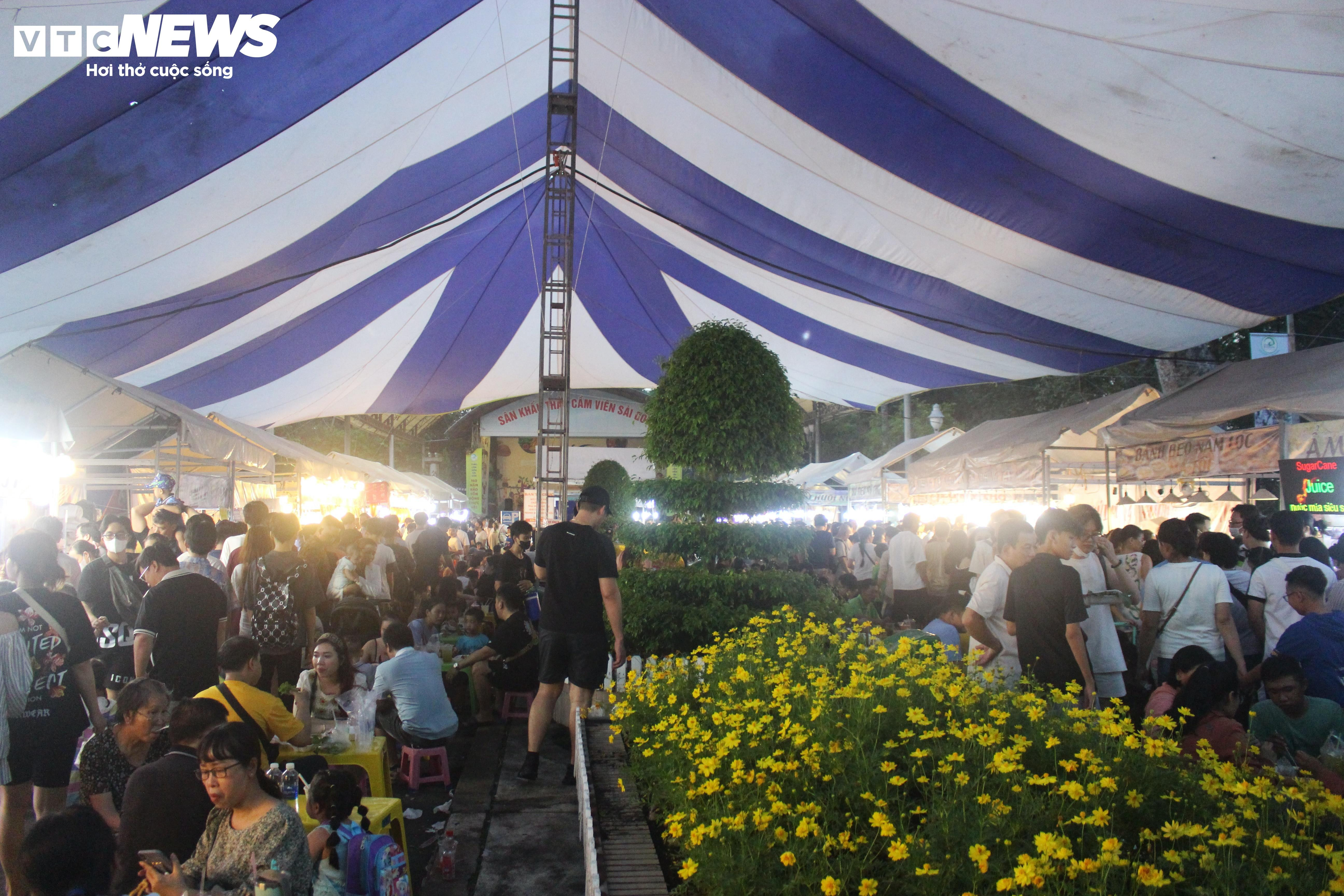 Nắng nóng gay gắt, Thảo Cầm Viên vắng khách dịp nghỉ lễ - 6