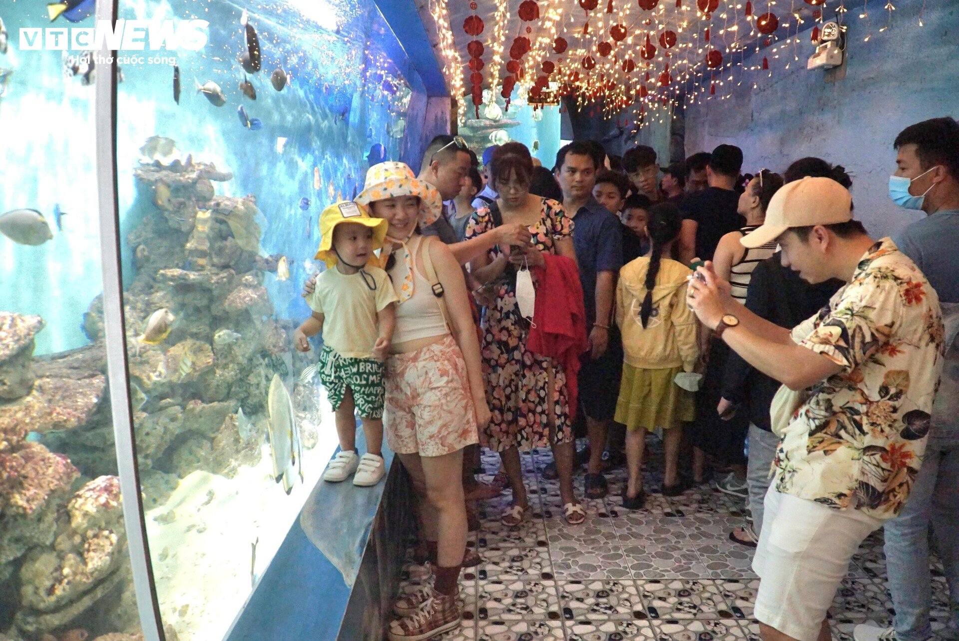 Các điểm tham quan, vui chơi ở Nha Trang đông nghịt trong ngày nghỉ lễ thứ hai - 13