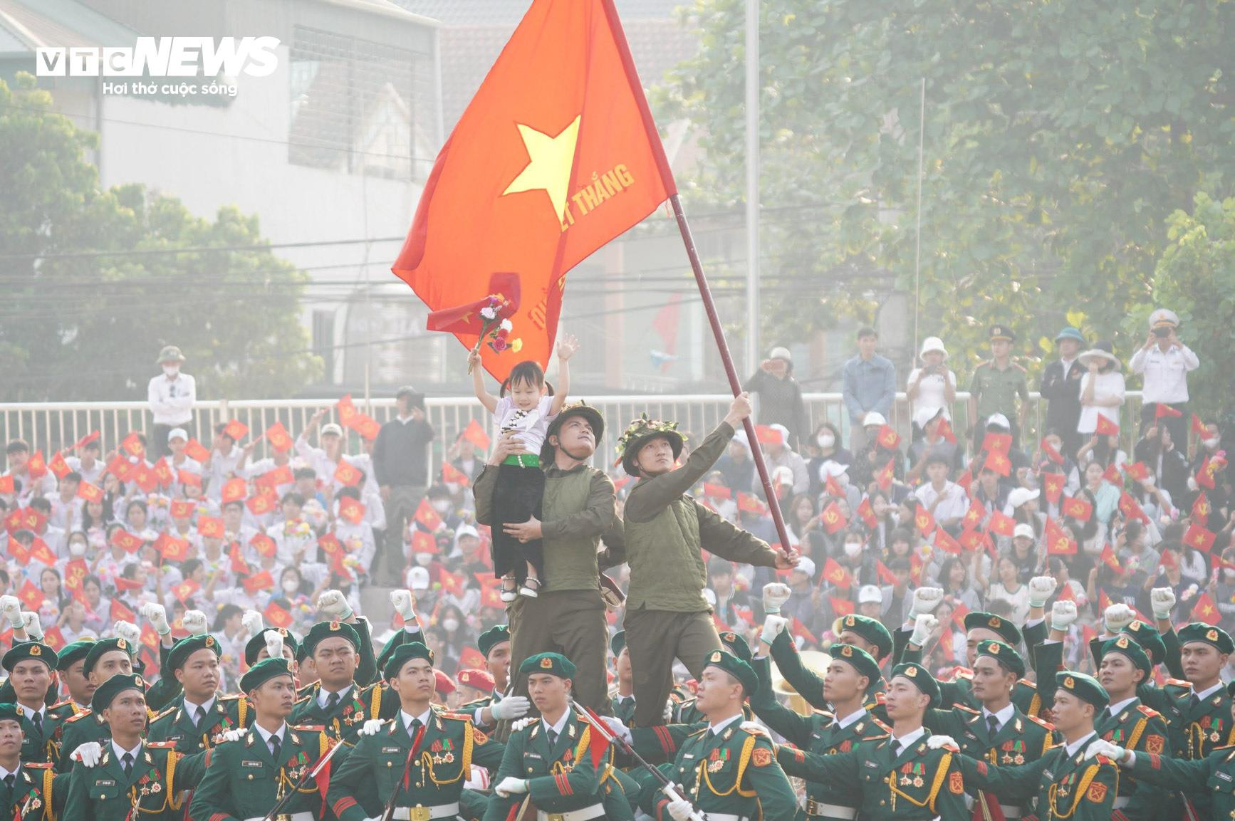 51 khối tham gia diễu binh lần đầu hợp luyện tại Điện Biên - 8