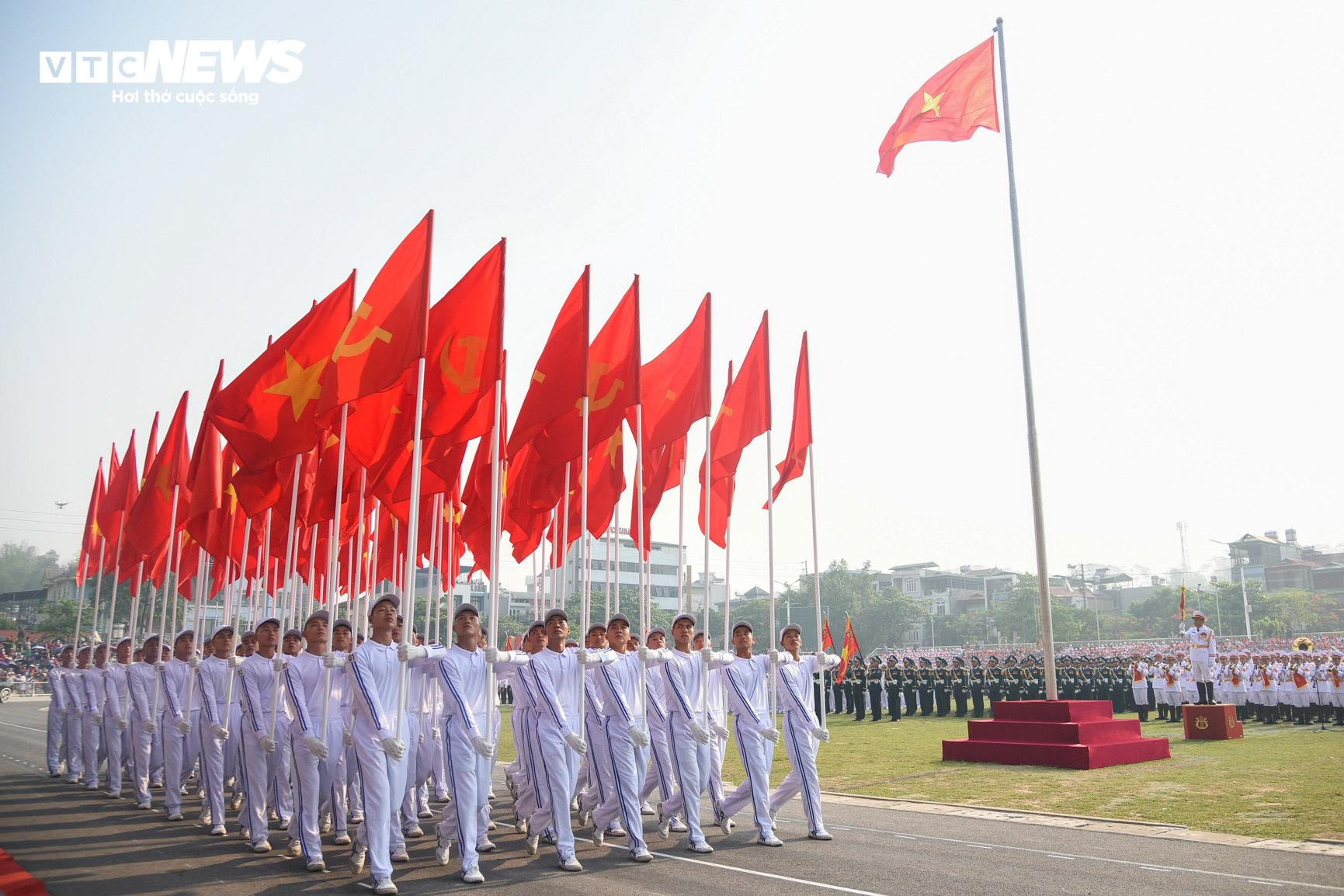 51 khối tham gia diễu binh lần đầu hợp luyện tại Điện Biên - 10