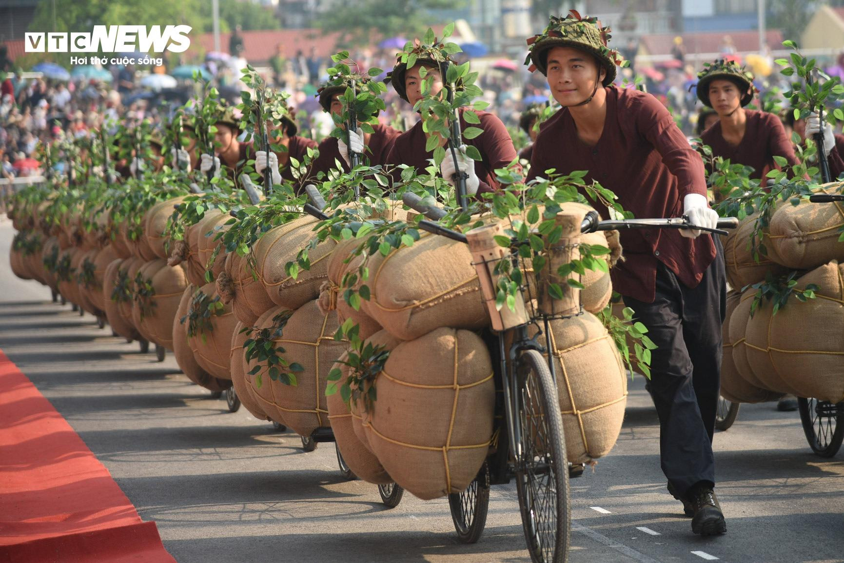 51 khối tham gia diễu binh lần đầu hợp luyện tại Điện Biên - 20