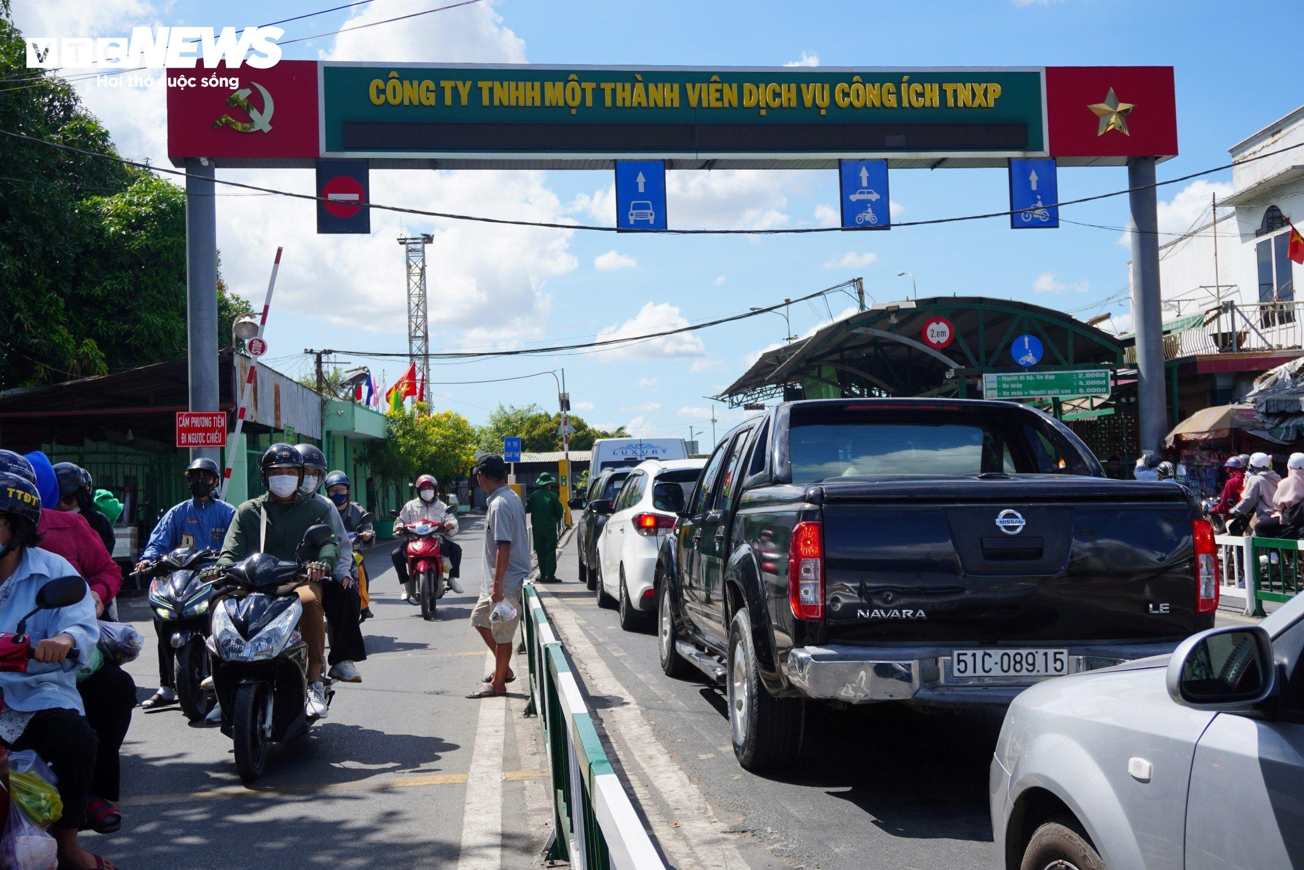 Cao tốc TP.HCM-Long Thành-Dầu Giây quá tải, chạy vào phà Cát Lái cũng kẹt cứng - 8