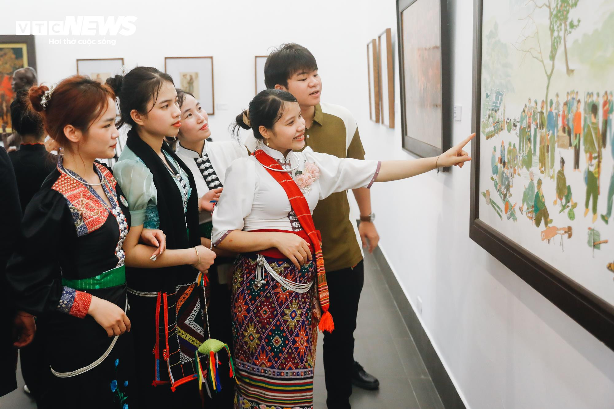 Tái hiện Chiến dịch Điện Biên Phủ hào hùng qua tranh vẽ - 10