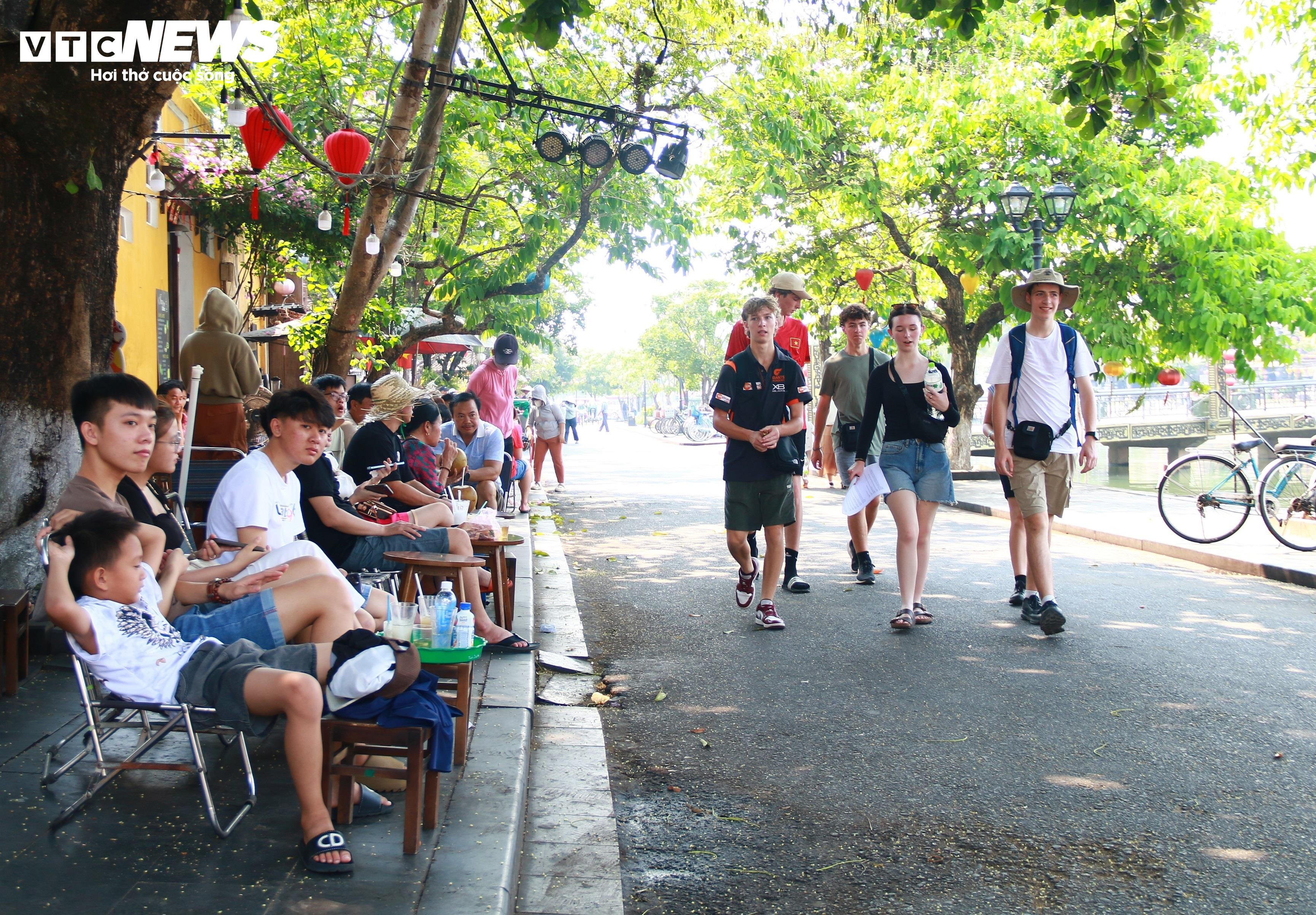 Phố cổ Hội An không còn cảnh ken đặc du khách dịp lễ 30/4-1/5 - 11