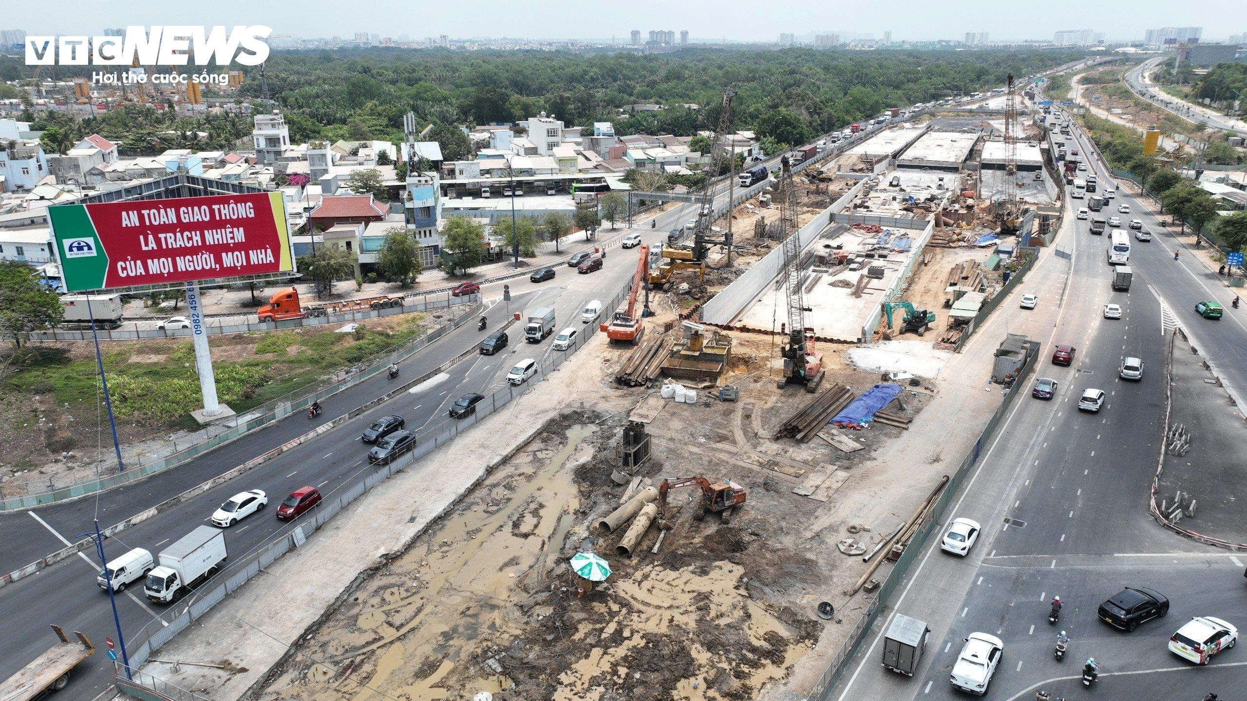 Cận cảnh nút giao lớn nhất TP.HCM trị giá gần 3.408 tỷ đồng sau 1 năm khởi công - 11