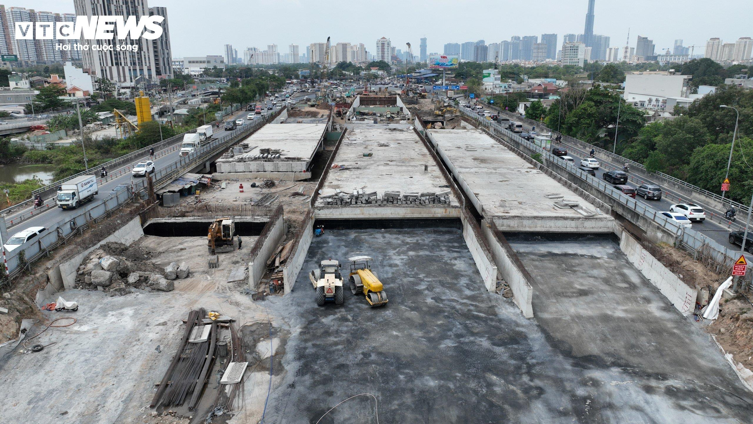 Cận cảnh nút giao lớn nhất TP.HCM trị giá gần 3.408 tỷ đồng sau 1 năm khởi công - 10