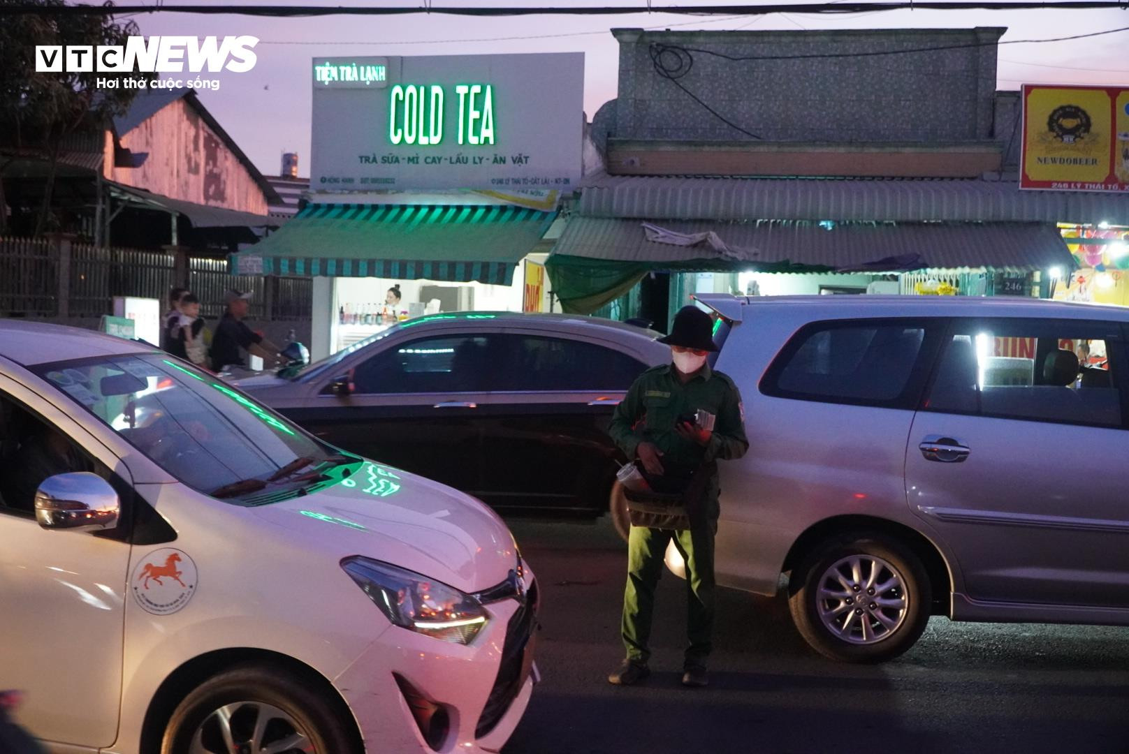 Chưa hết lễ, phà Cát Lái đã kẹt cứng hơn 3km, xe chờ hàng giờ để về TP.HCM - 5