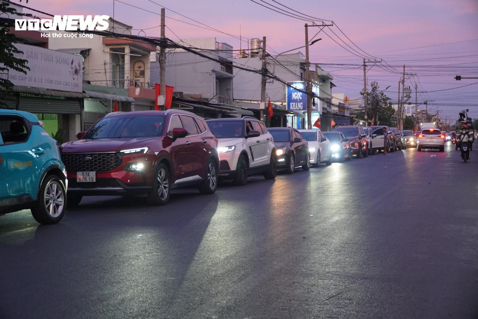 Chưa hết lễ, phà Cát Lái đã kẹt cứng hơn 3km, xe chờ hàng giờ để về TP.HCM - 4