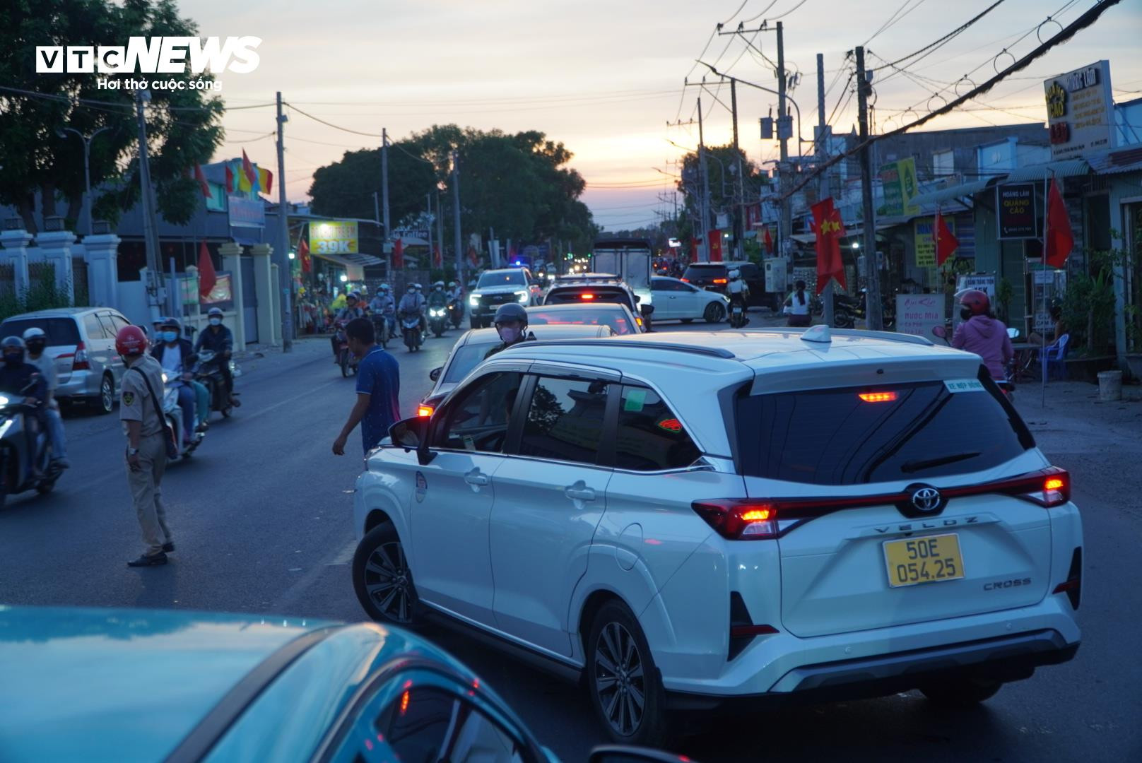 Chưa hết lễ, phà Cát Lái đã kẹt cứng hơn 3km, xe chờ hàng giờ để về TP.HCM - 7