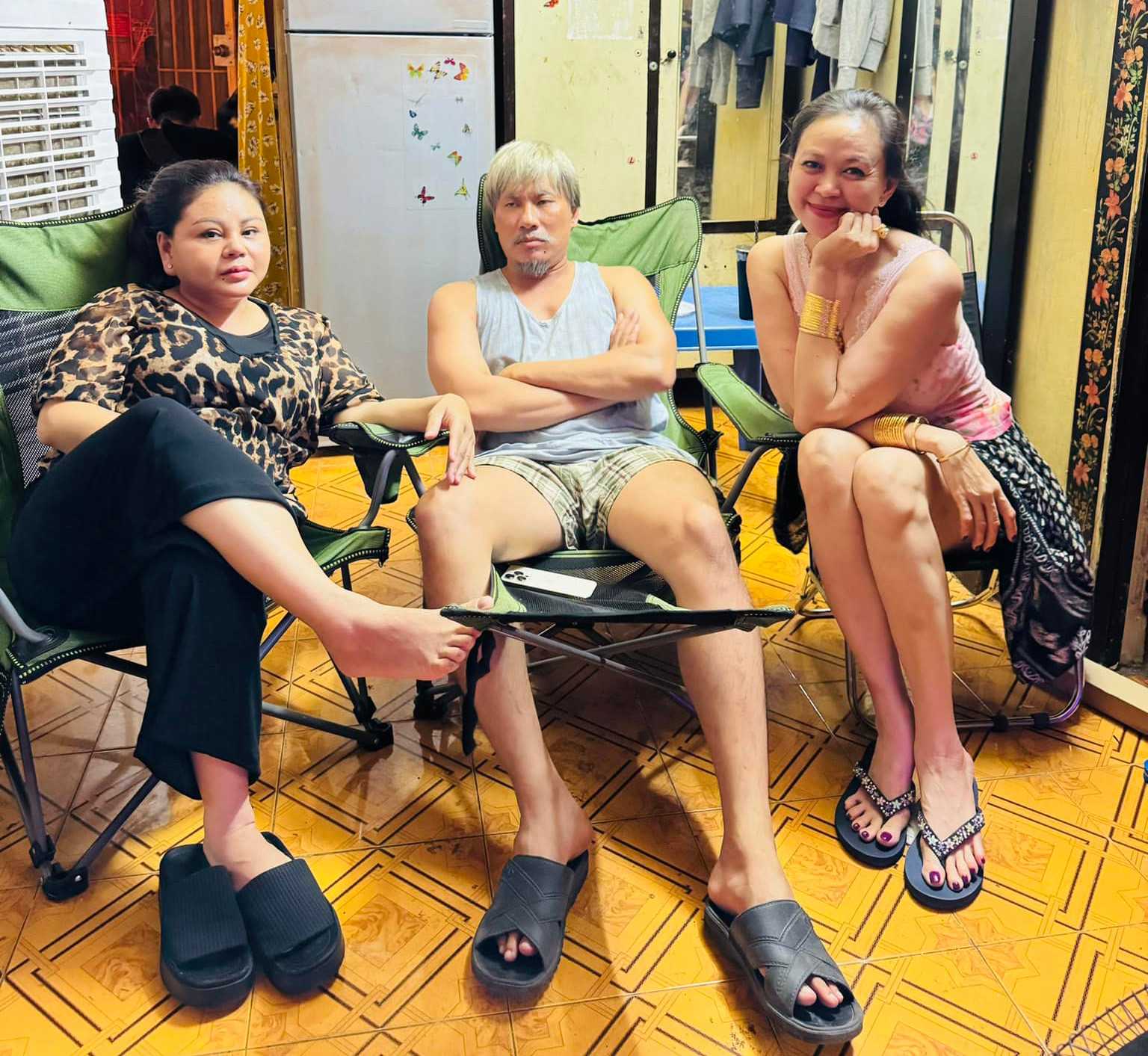 Sao Việt 2/5: Thanh Hằng gợi cảm với bikini, Kiều Minh Tuấn đóng phim mới - 2