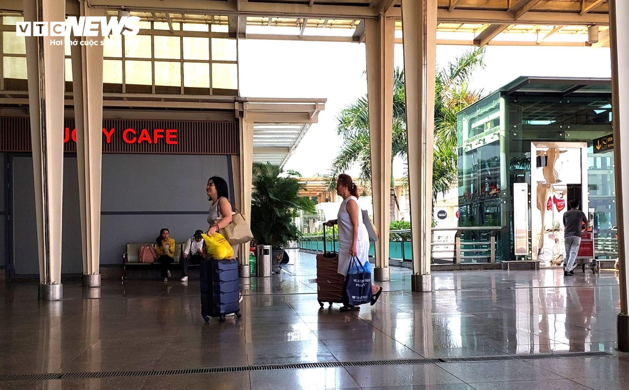 Ngày cuối kỳ nghỉ lễ ở Đà Nẵng: Sân bay thưa thớt, ga tàu nhộn nhịp - 4