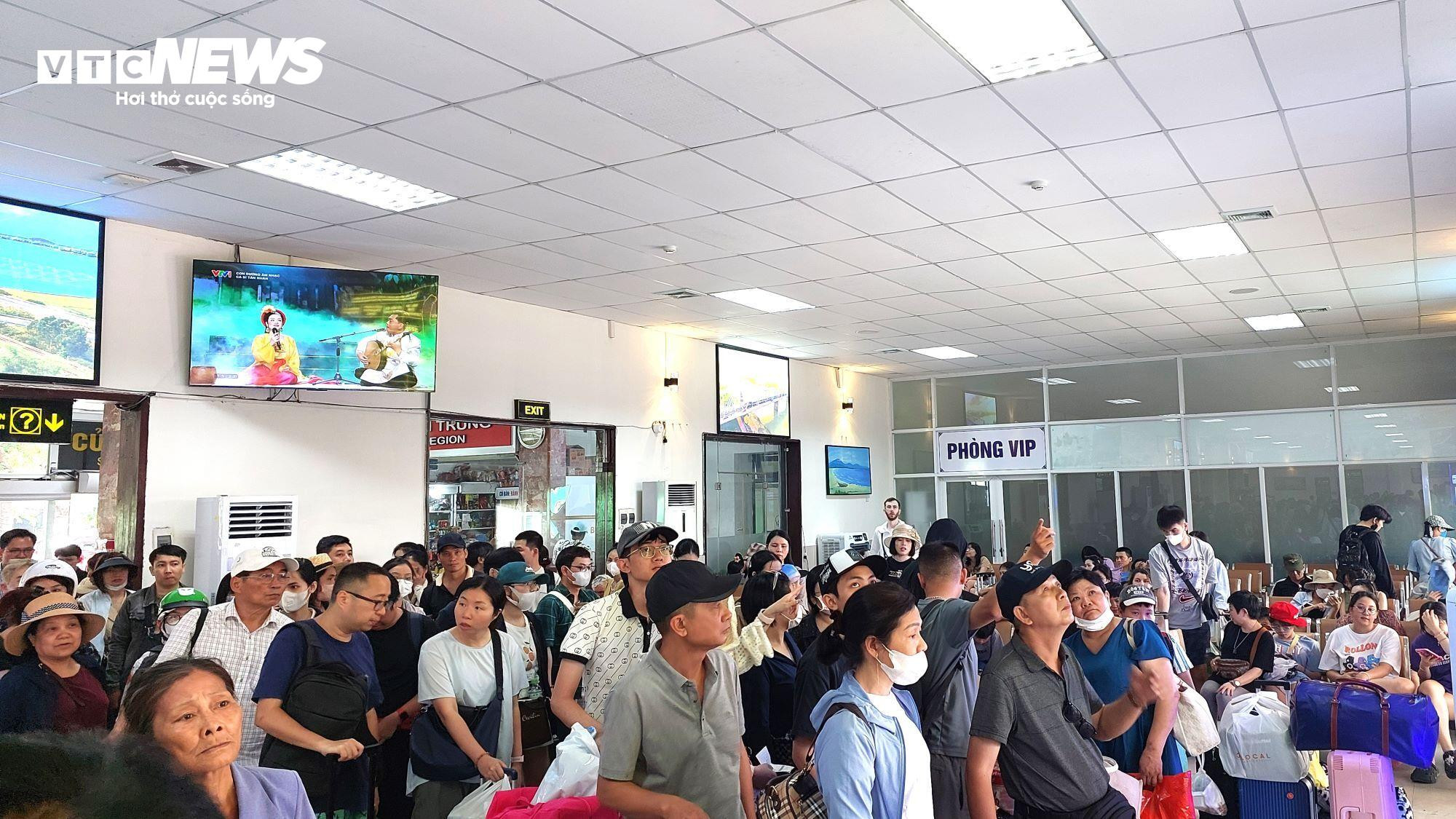 Ngày cuối kỳ nghỉ lễ ở Đà Nẵng: Sân bay thưa thớt, ga tàu nhộn nhịp - 6