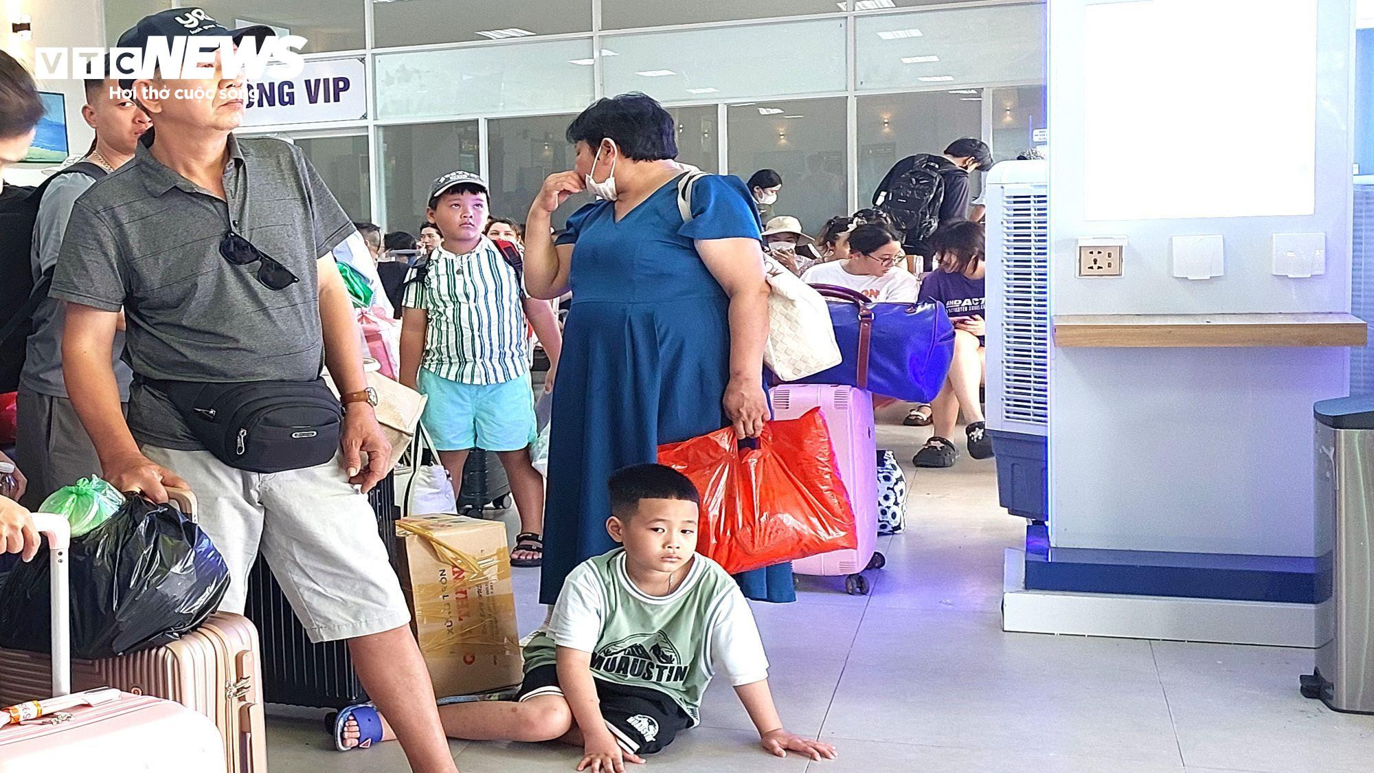 Ngày cuối kỳ nghỉ lễ ở Đà Nẵng: Sân bay thưa thớt, ga tàu nhộn nhịp - 7