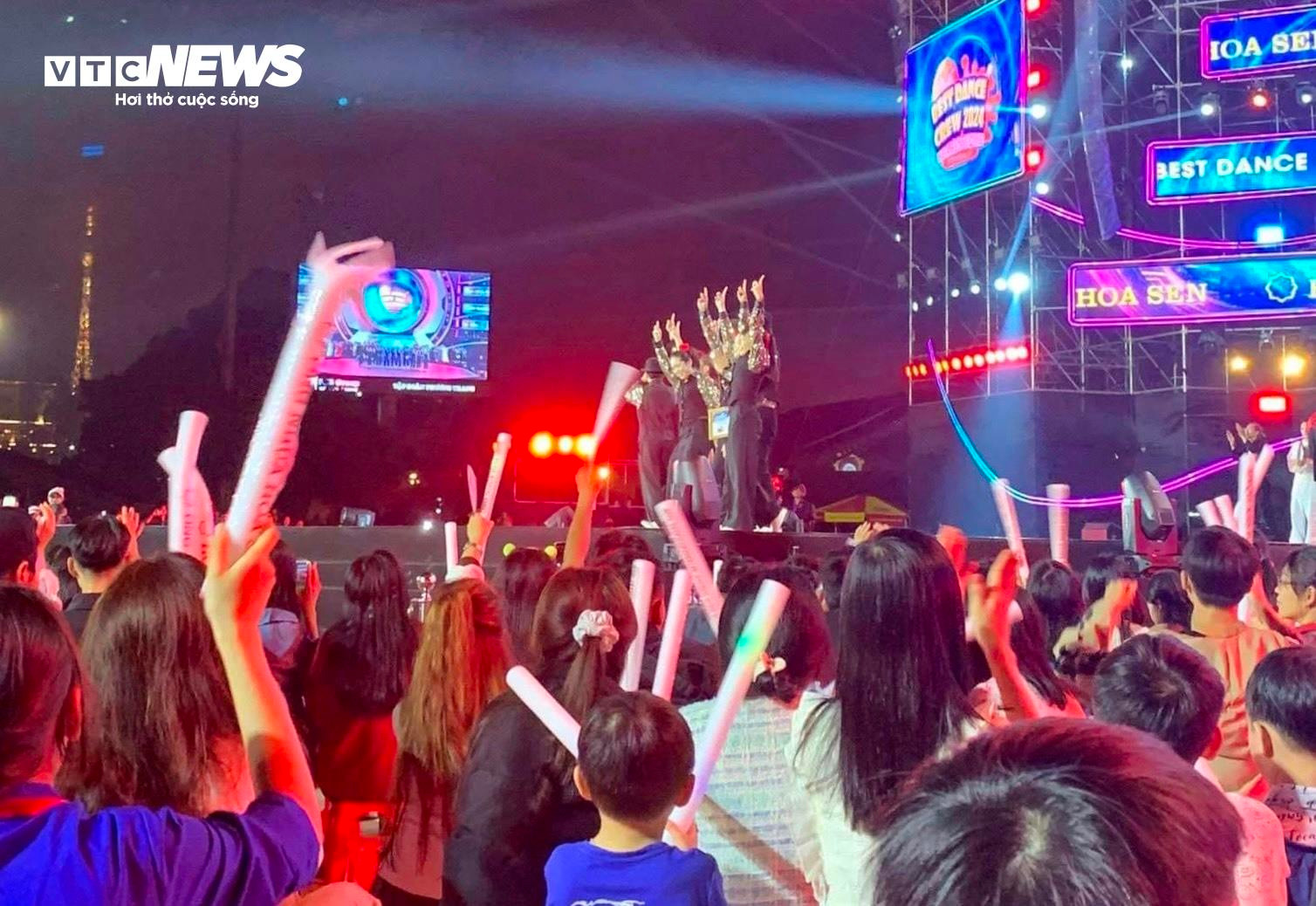 Vạn người đổ về Quảng trường Lâm Viên Đà Lạt xem lễ hội vũ đạo - 3