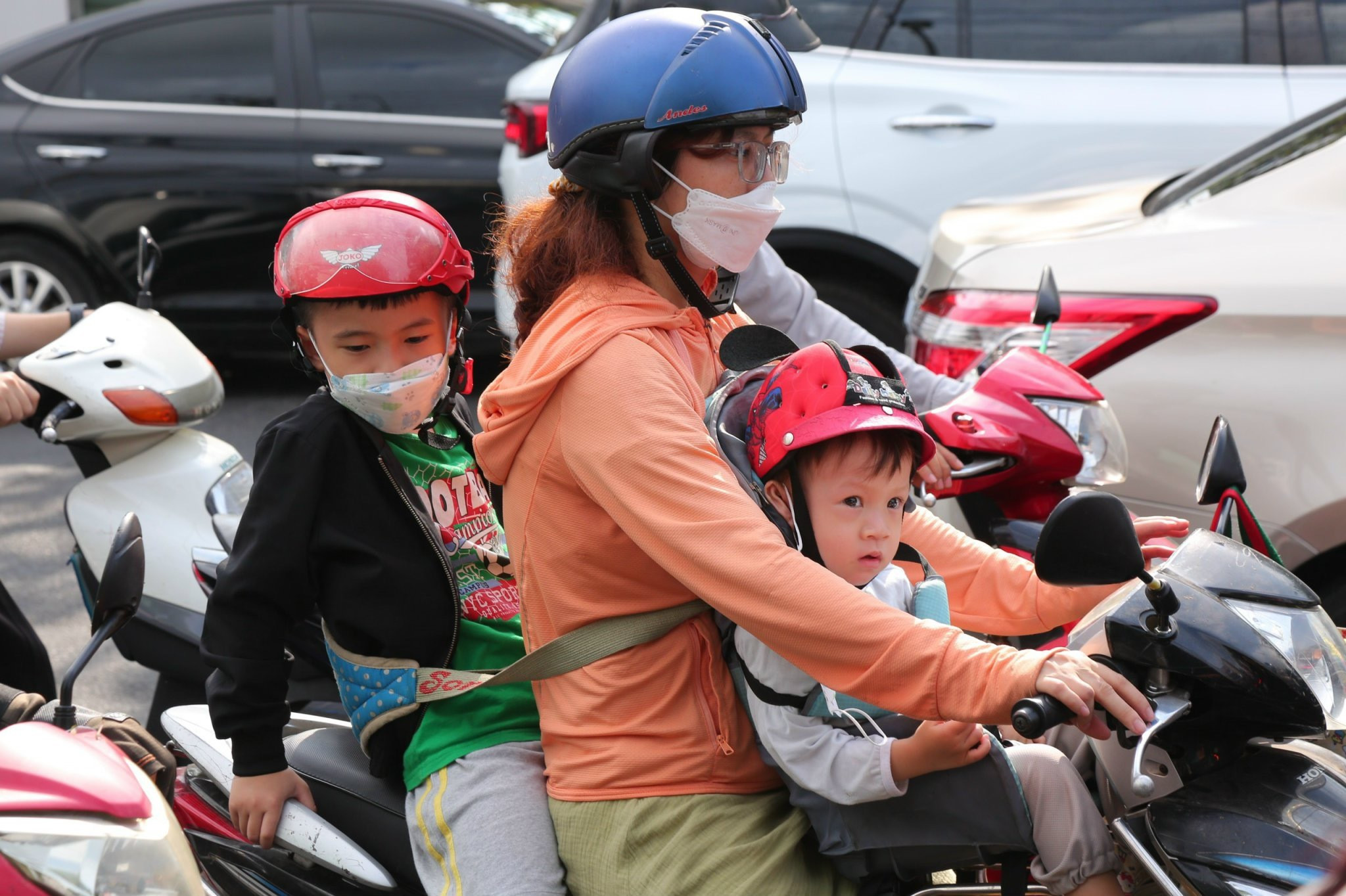 Sau kỳ nghỉ lễ, nhiều tuyến đường ở TP.HCM kẹt xe kéo dài - 10