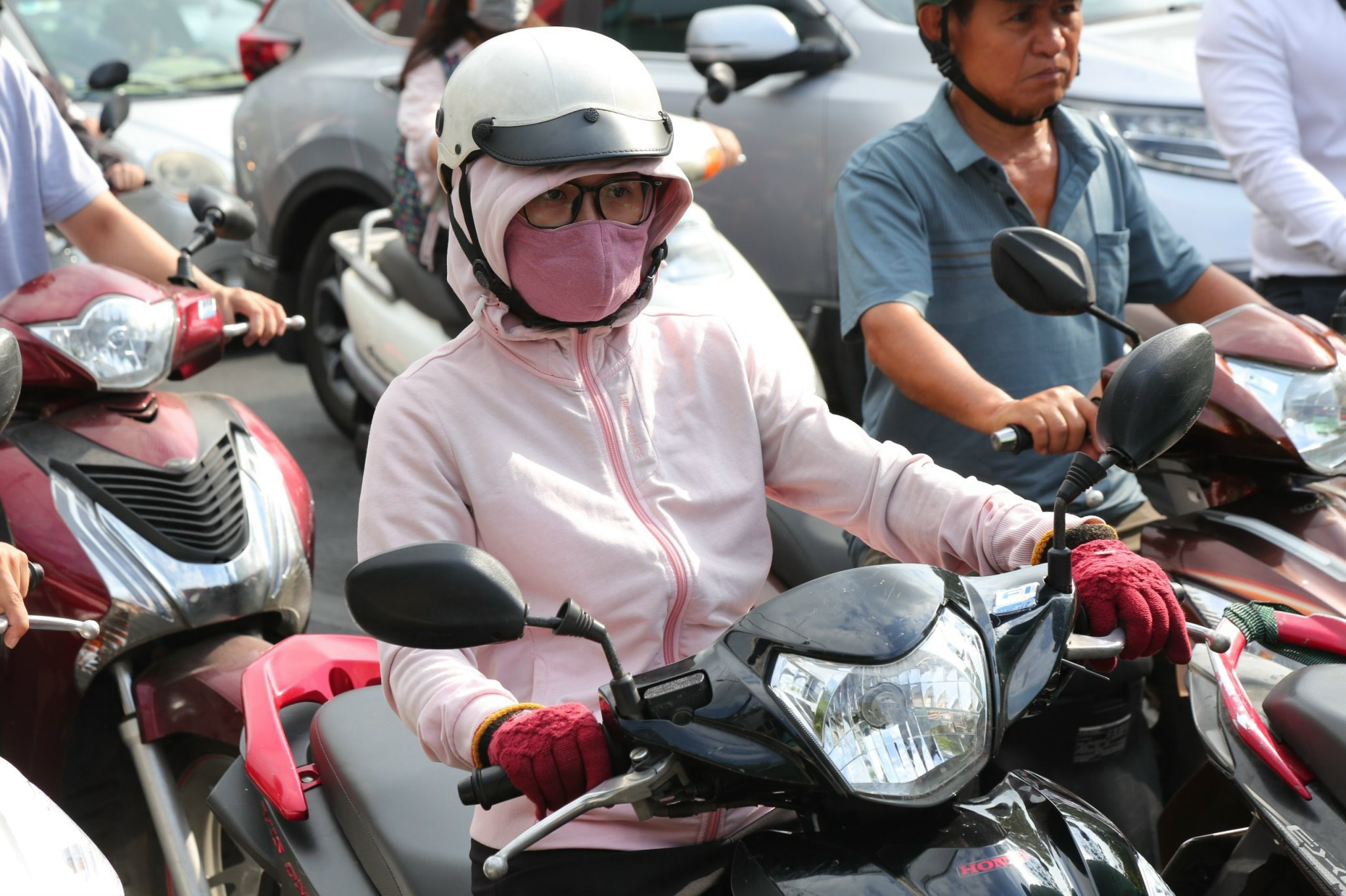 Sau kỳ nghỉ lễ, nhiều tuyến đường ở TP.HCM kẹt xe kéo dài - 3