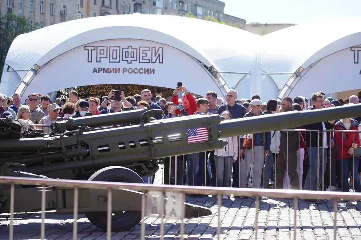 Nga triển lãm khí tài NATO thu từ Ukraine, người dân đổ xô đi xem - 6
