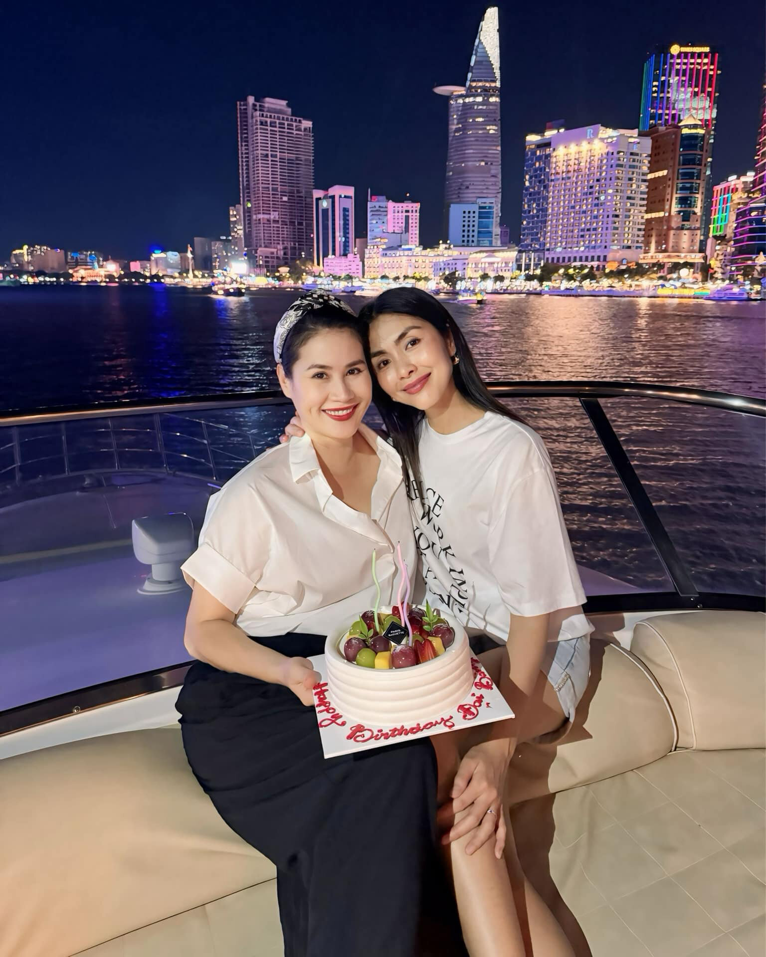 Sao Việt 4/5: Tăng Thanh Hà trẻ đẹp bên bạn thân, Quỳnh Kool khoe dáng nóng bỏng - 1