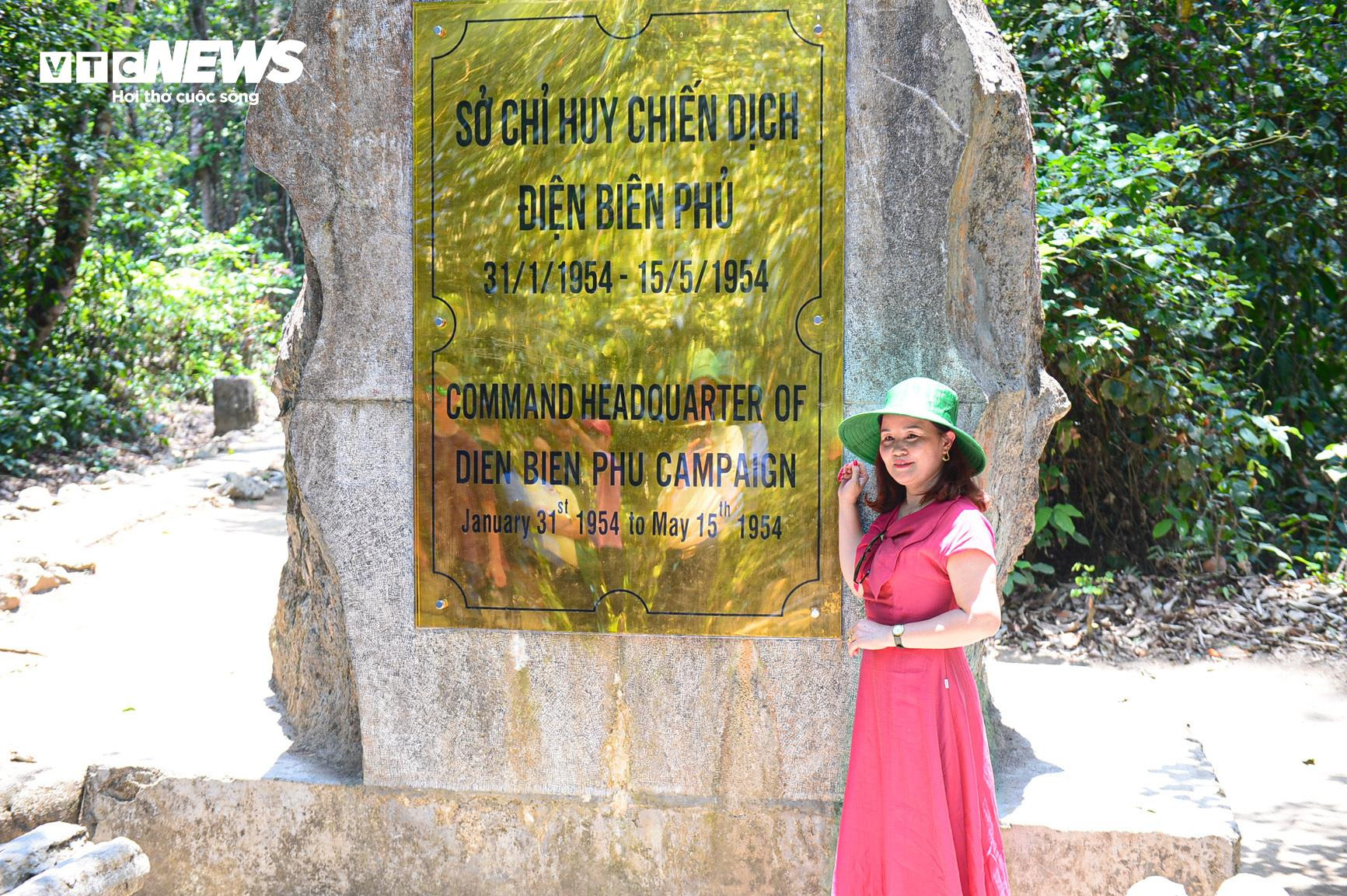 Hầm chỉ huy của Đại tướng Võ Nguyên Giáp ẩn sâu trong rừng già Mường Phăng - 15