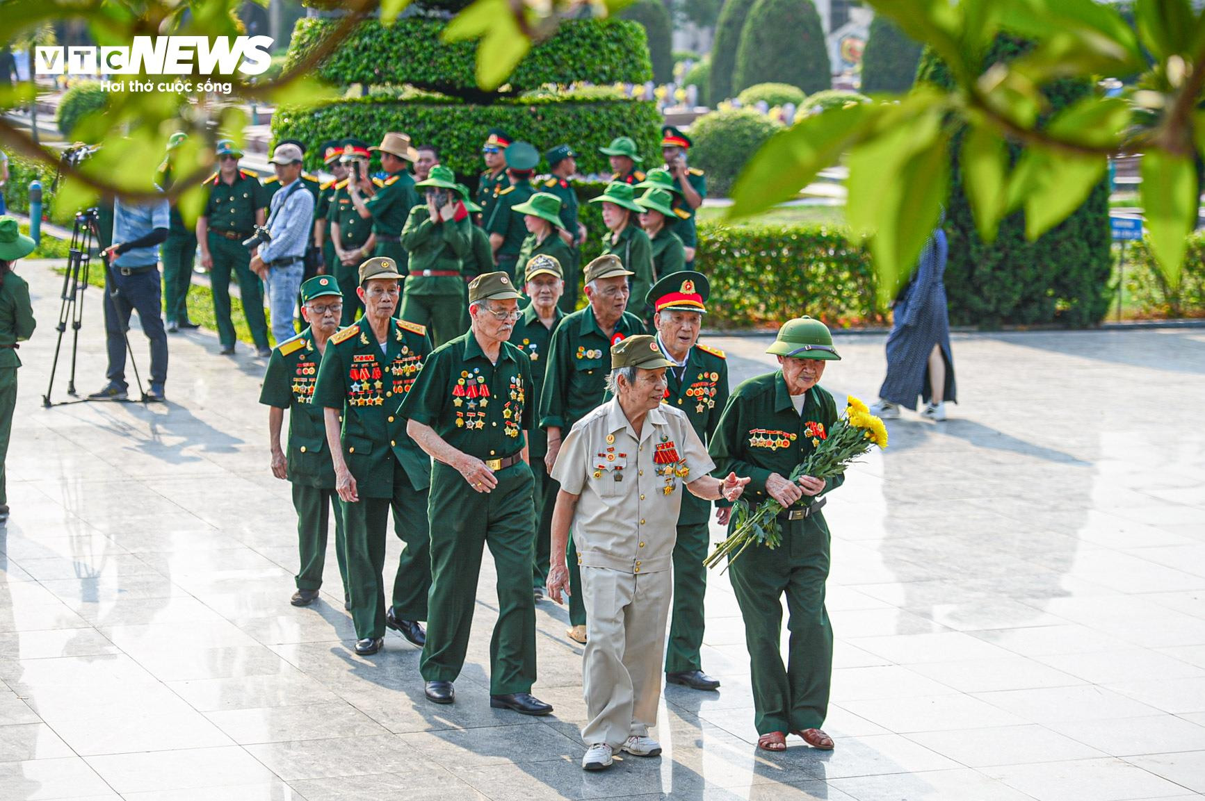 Cái nắm tay nghĩa tình của chiến sĩ Điện Biên ngày hội ngộ - 2