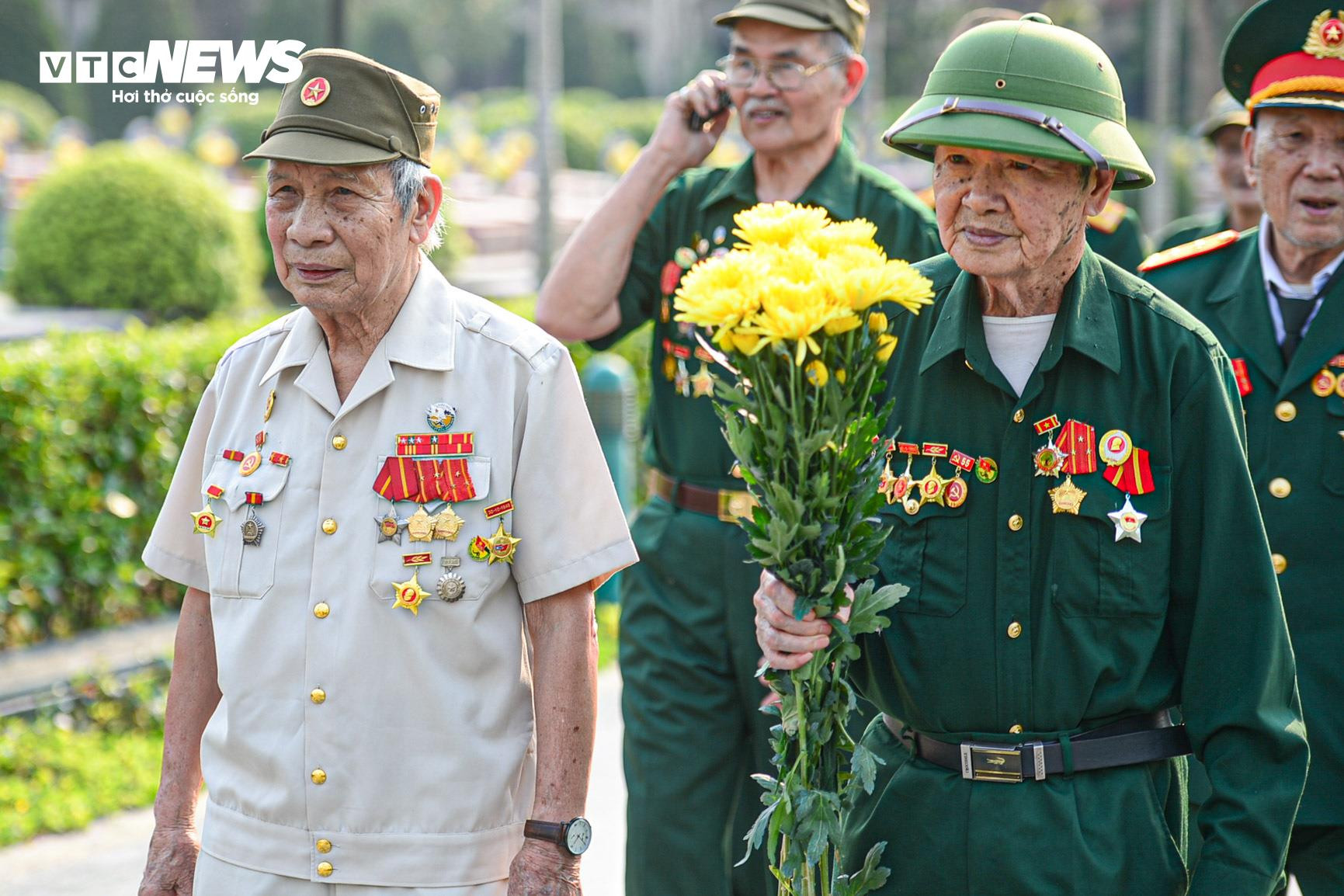 Cái nắm tay nghĩa tình của chiến sĩ Điện Biên ngày hội ngộ - 3