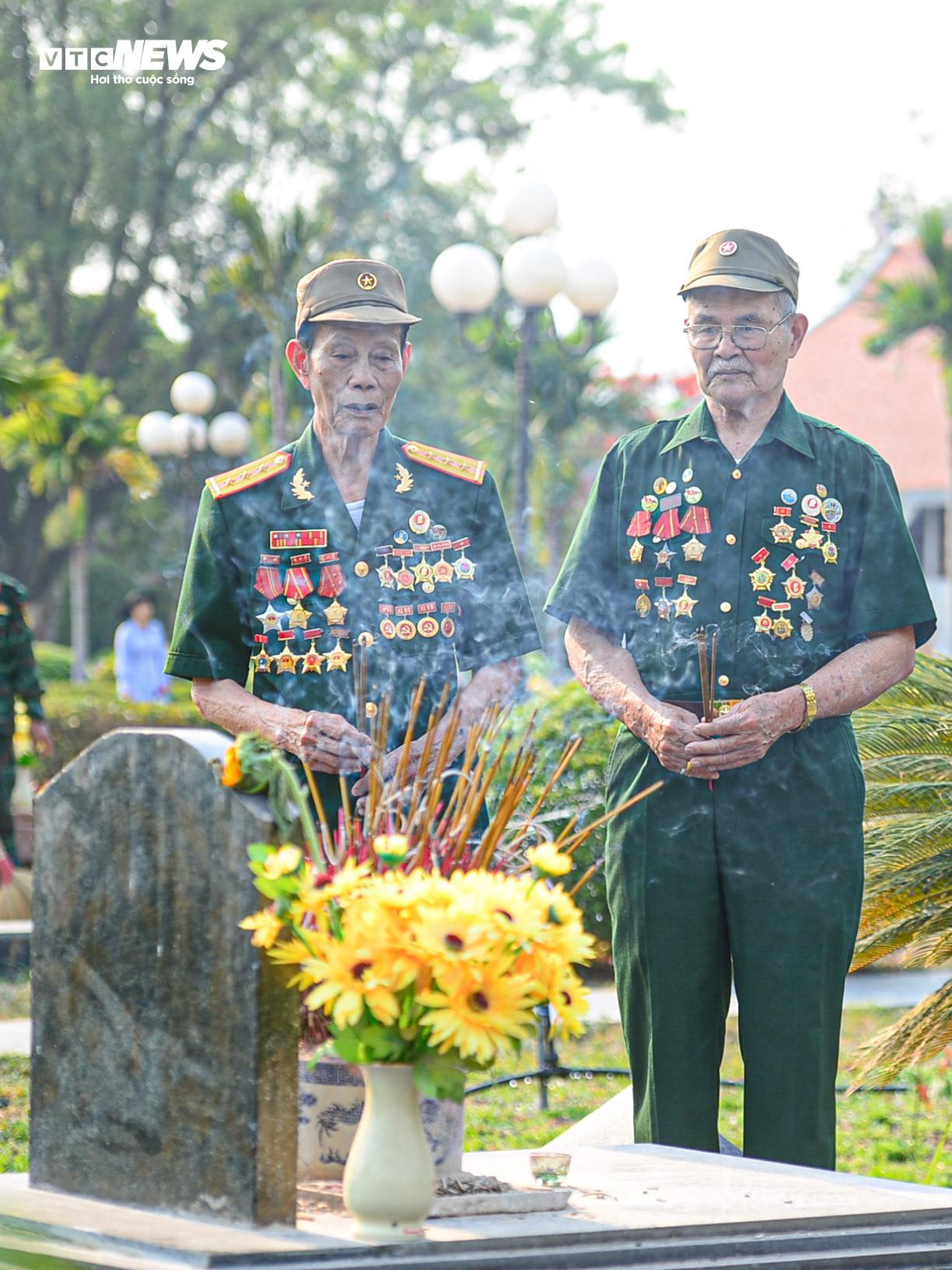 Cái nắm tay nghĩa tình của chiến sĩ Điện Biên ngày hội ngộ - 4