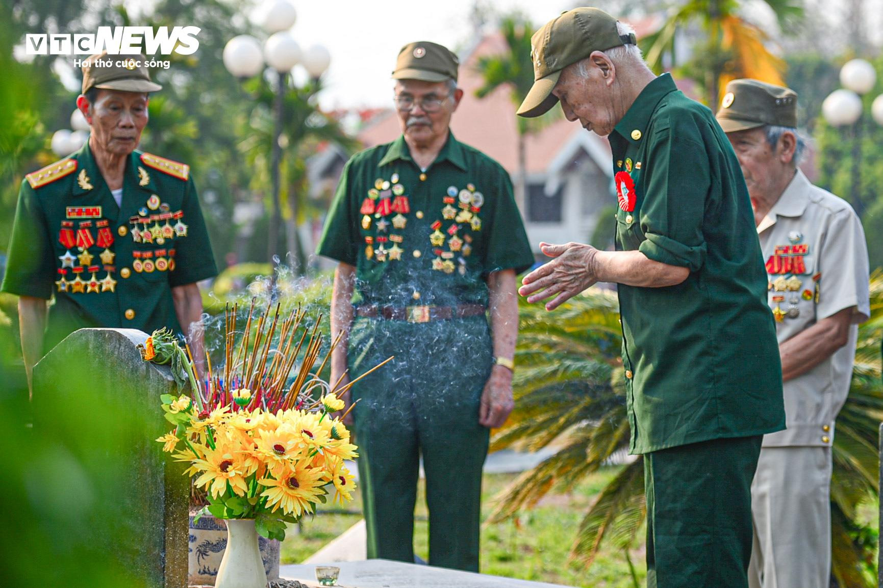 Cái nắm tay nghĩa tình của chiến sĩ Điện Biên ngày hội ngộ - 6