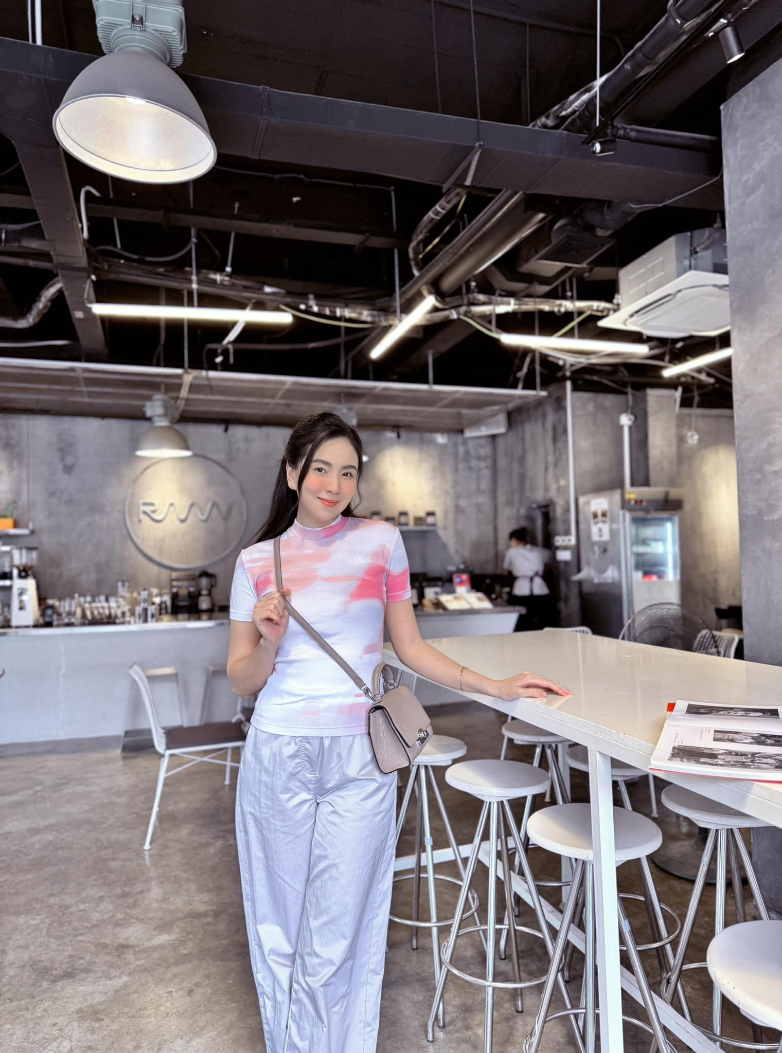 Sao Việt 6/5: Con gái Vũ Linh lên chức bà chủ, Lệ Quyên gợi cảm bên tình trẻ - 12