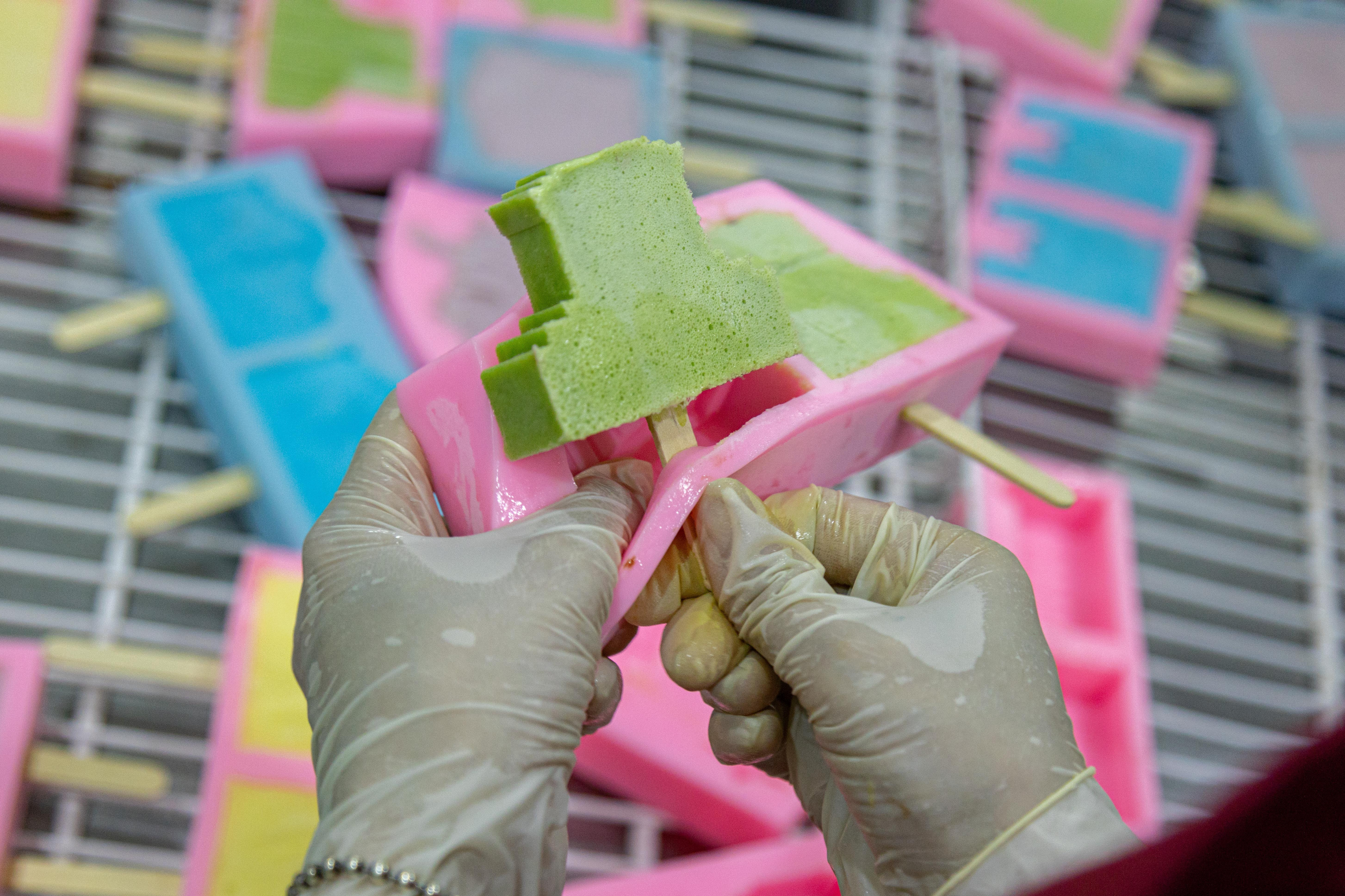 Cận cảnh quy trình làm kem 3D tạo hình 11 địa danh nổi tiếng ở Hà Nội - 14