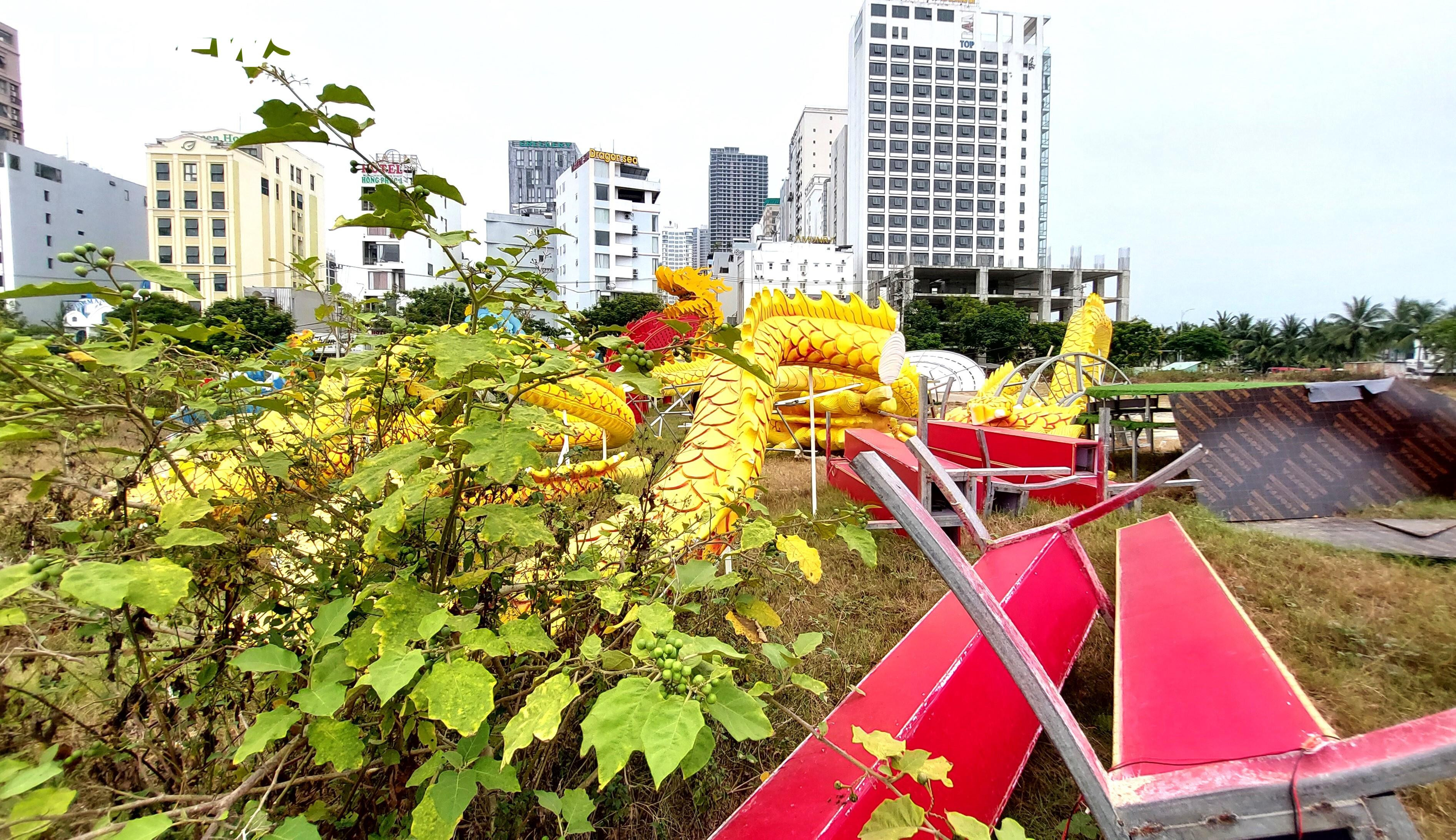 Chờ 'nhà' mới, loạt rồng linh vật Đà Nẵng nằm lăn lóc phơi nắng, mưa - 8