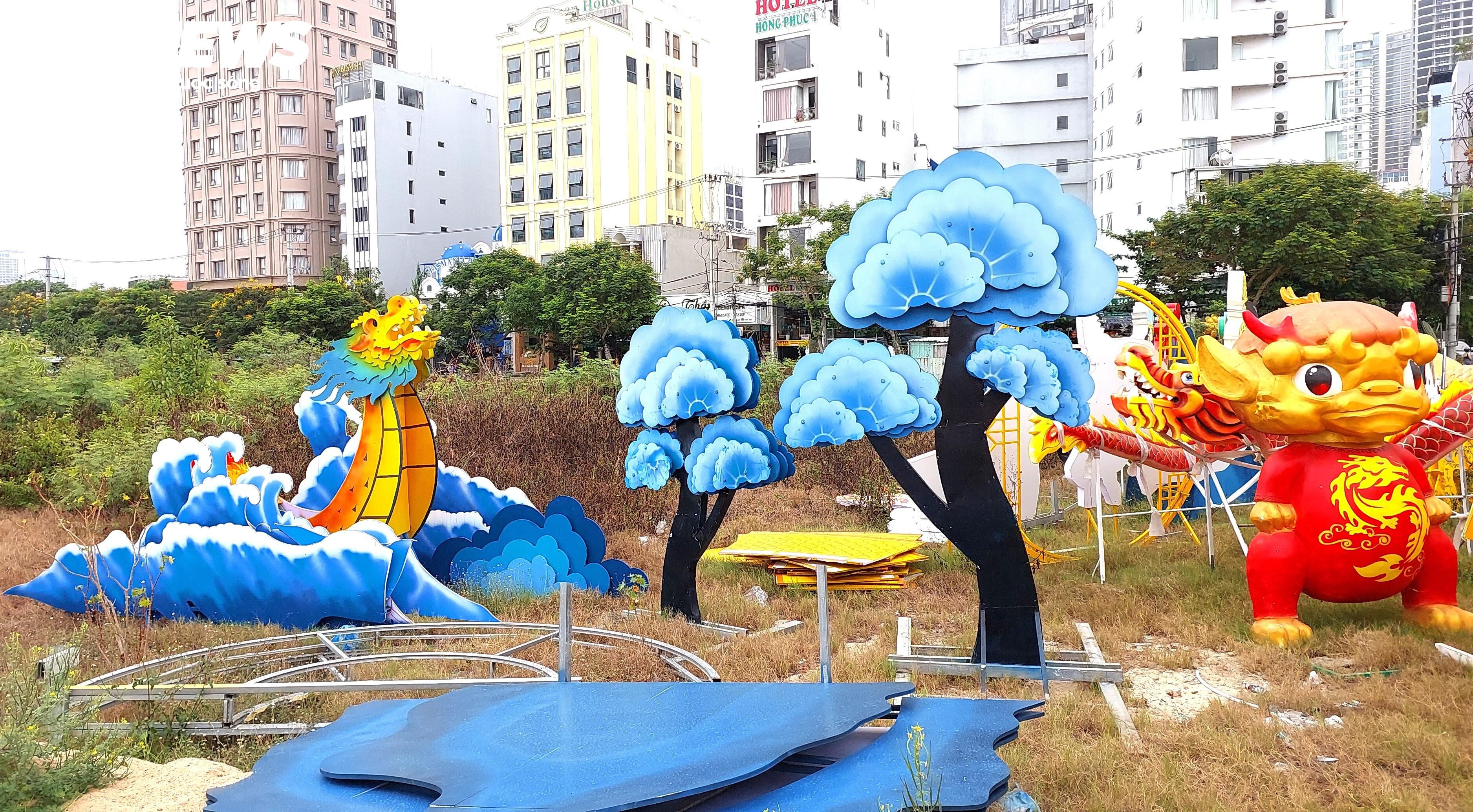 Chờ 'nhà' mới, loạt rồng linh vật Đà Nẵng nằm lăn lóc phơi nắng, mưa - 7