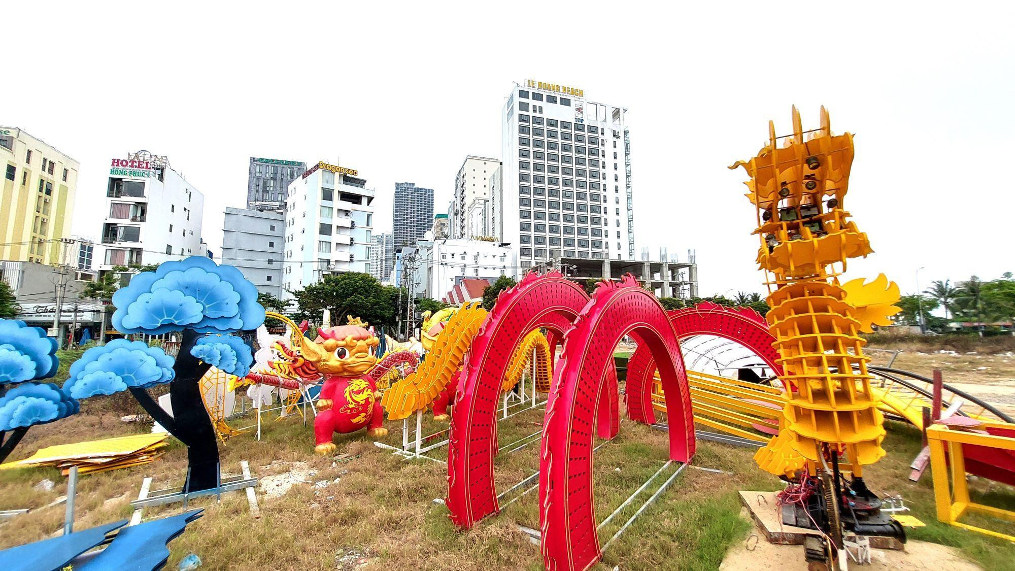 Chờ 'nhà' mới, loạt rồng linh vật Đà Nẵng nằm lăn lóc phơi nắng, mưa - 11