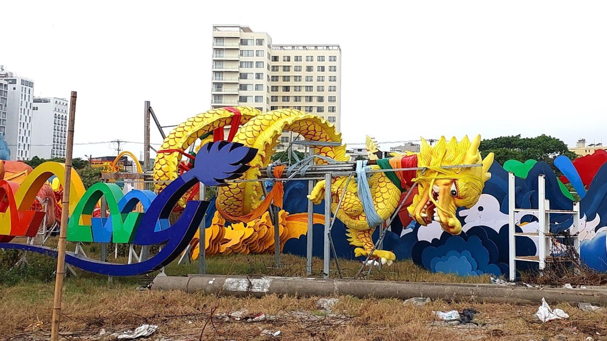 Chờ 'nhà' mới, loạt rồng linh vật Đà Nẵng nằm lăn lóc phơi nắng, mưa - 3