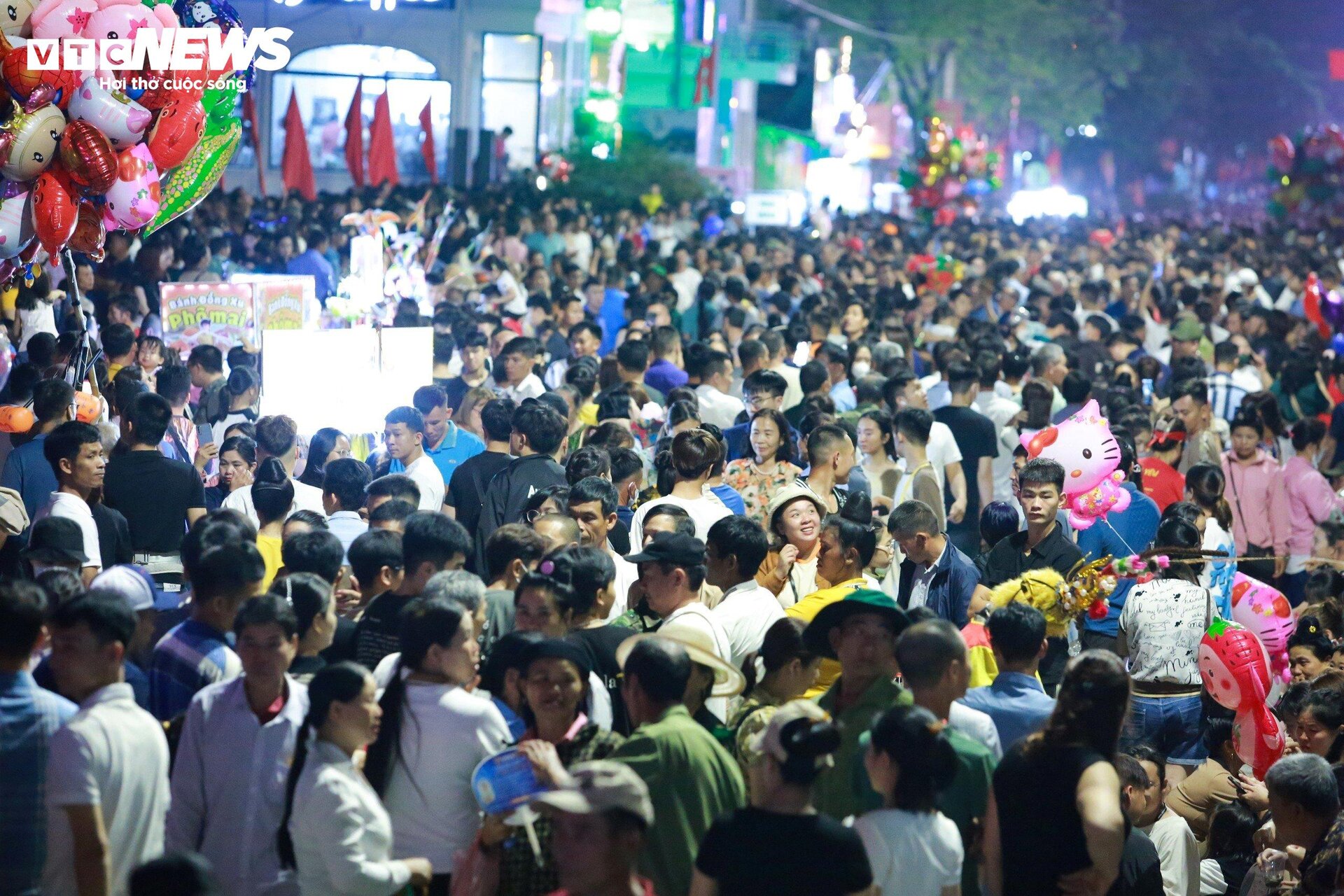 Pháo hoa rực sáng trên bầu trời Điện Biên Phủ - 18
