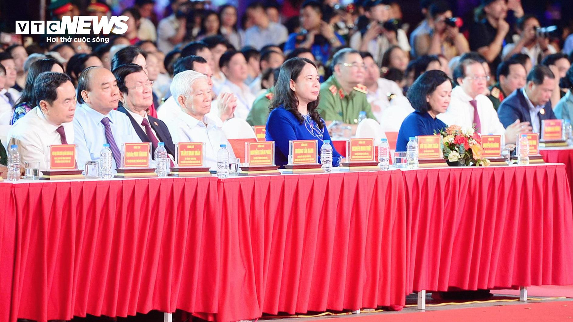 Tái hiện hình ảnh chiến sĩ Điện Biên kéo pháo tại quảng trường 7/5 - 3