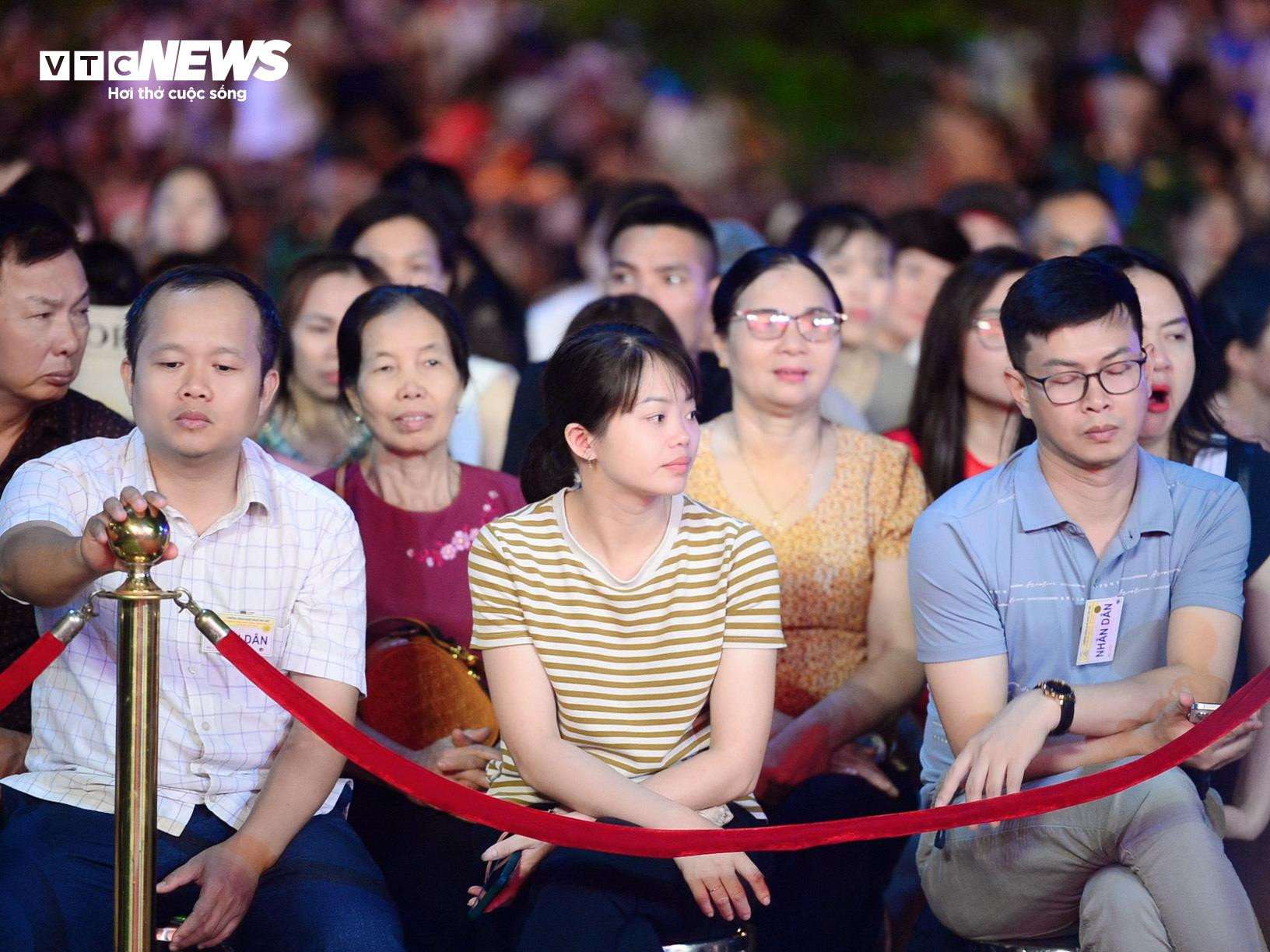 Tái hiện hình ảnh chiến sĩ Điện Biên kéo pháo tại quảng trường 7/5 - 17