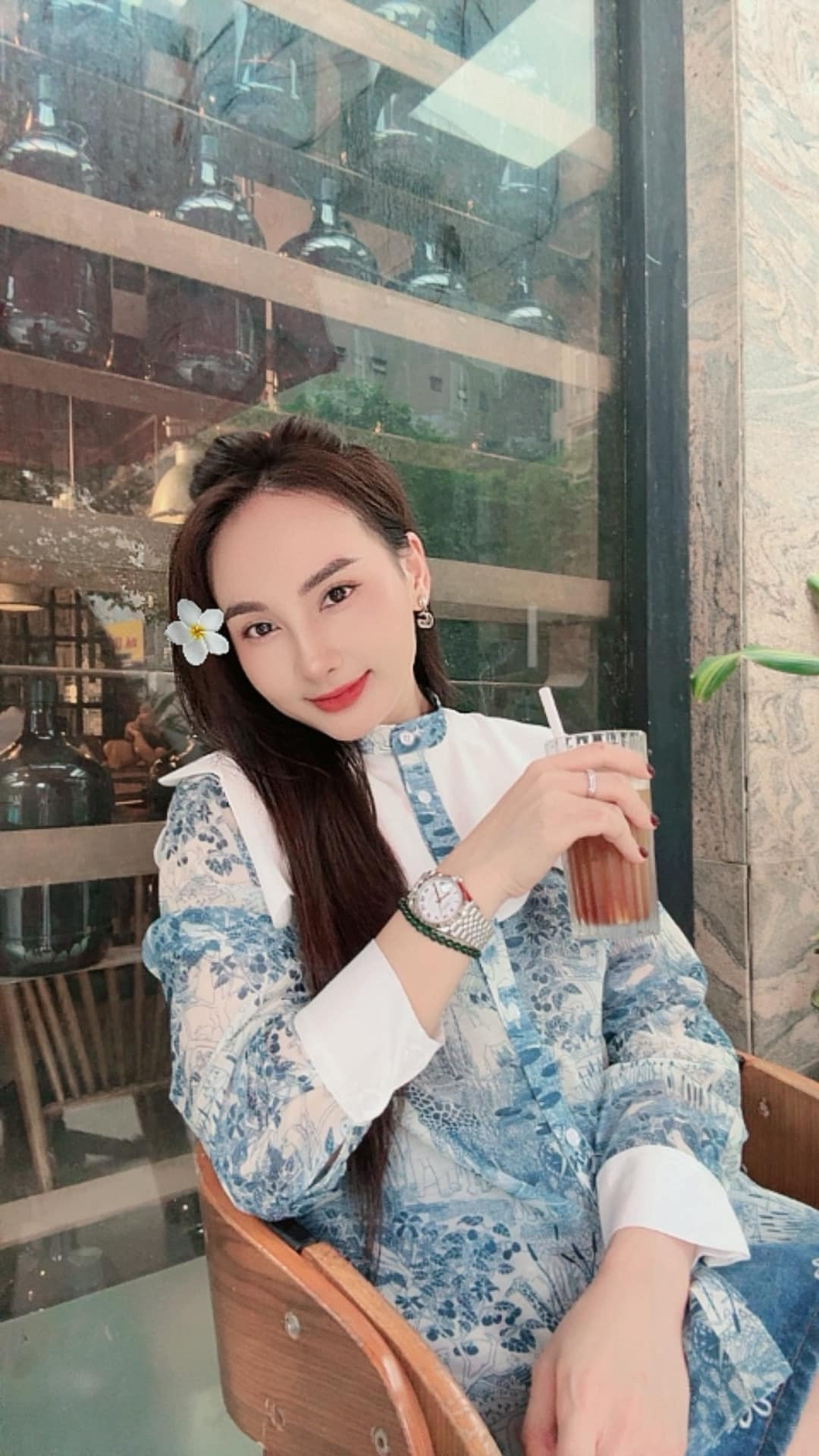 Sao Việt 8/5: Vợ chồng Quyền Linh khoe ảnh lãng mạn, Hồng Vân ngày càng trẻ đẹp - 4