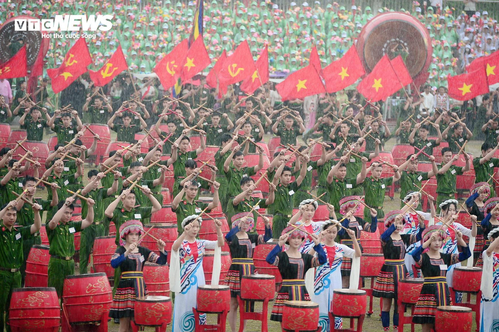 Hào hùng Lễ diễu binh, diễu hành Kỷ niệm 70 năm Chiến thắng Điện Biên Phủ - 2