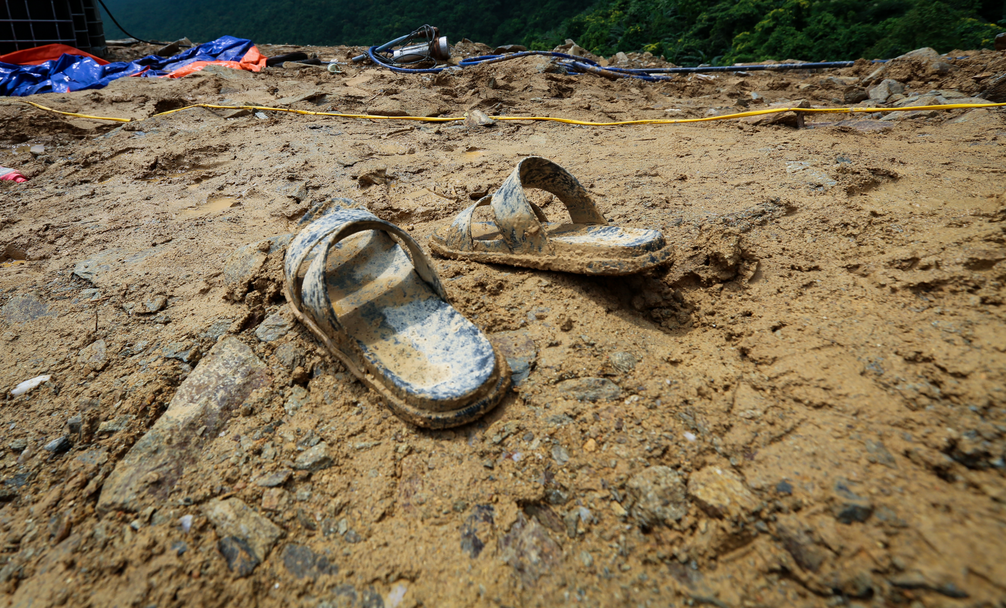 Hiện trường vụ sạt lở kinh hoàng khiến 3 người chết ở Hà Tĩnh - 9