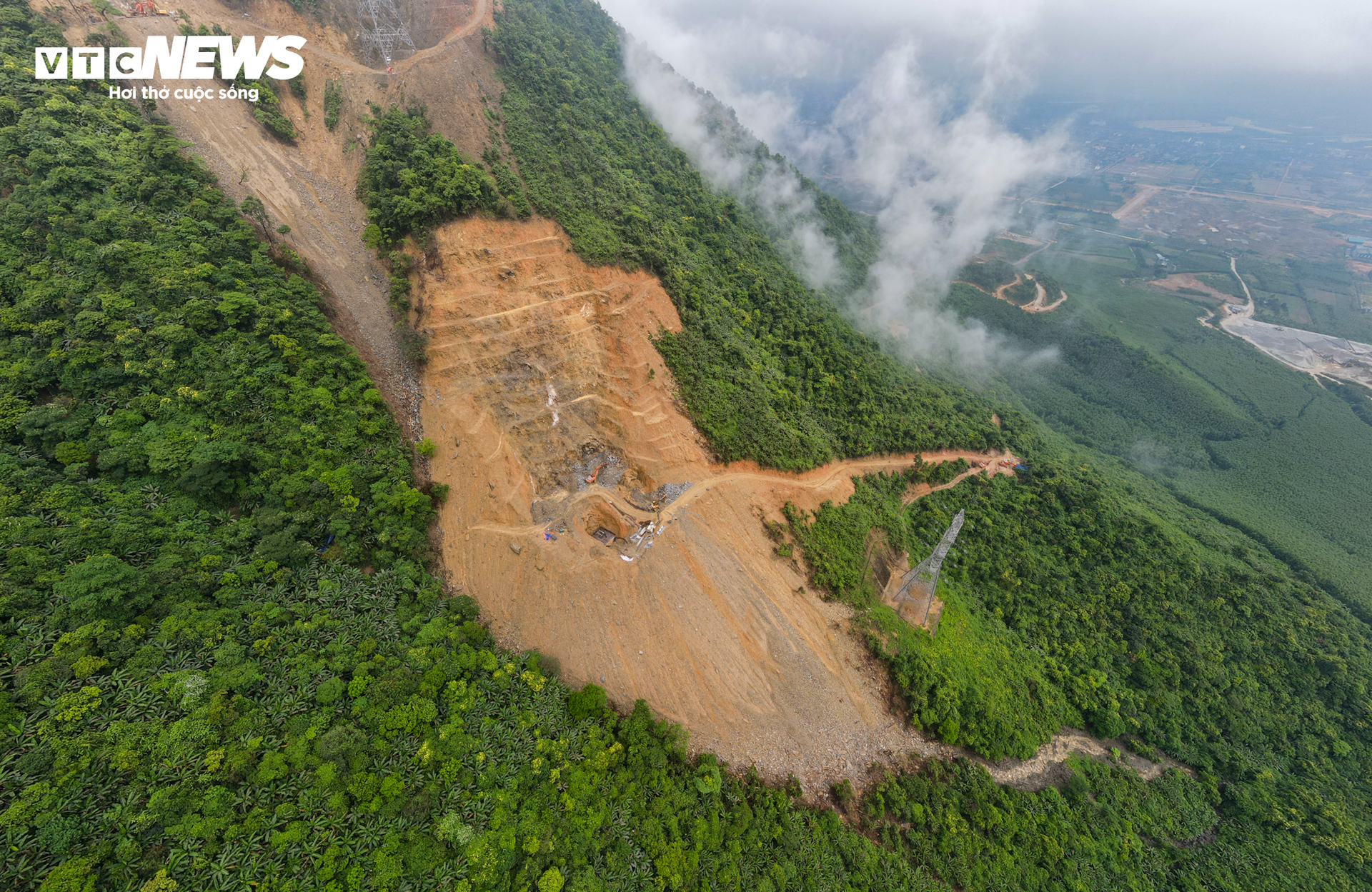 Hiện trường vụ sạt lở kinh hoàng khiến 3 người chết ở Hà Tĩnh - 4