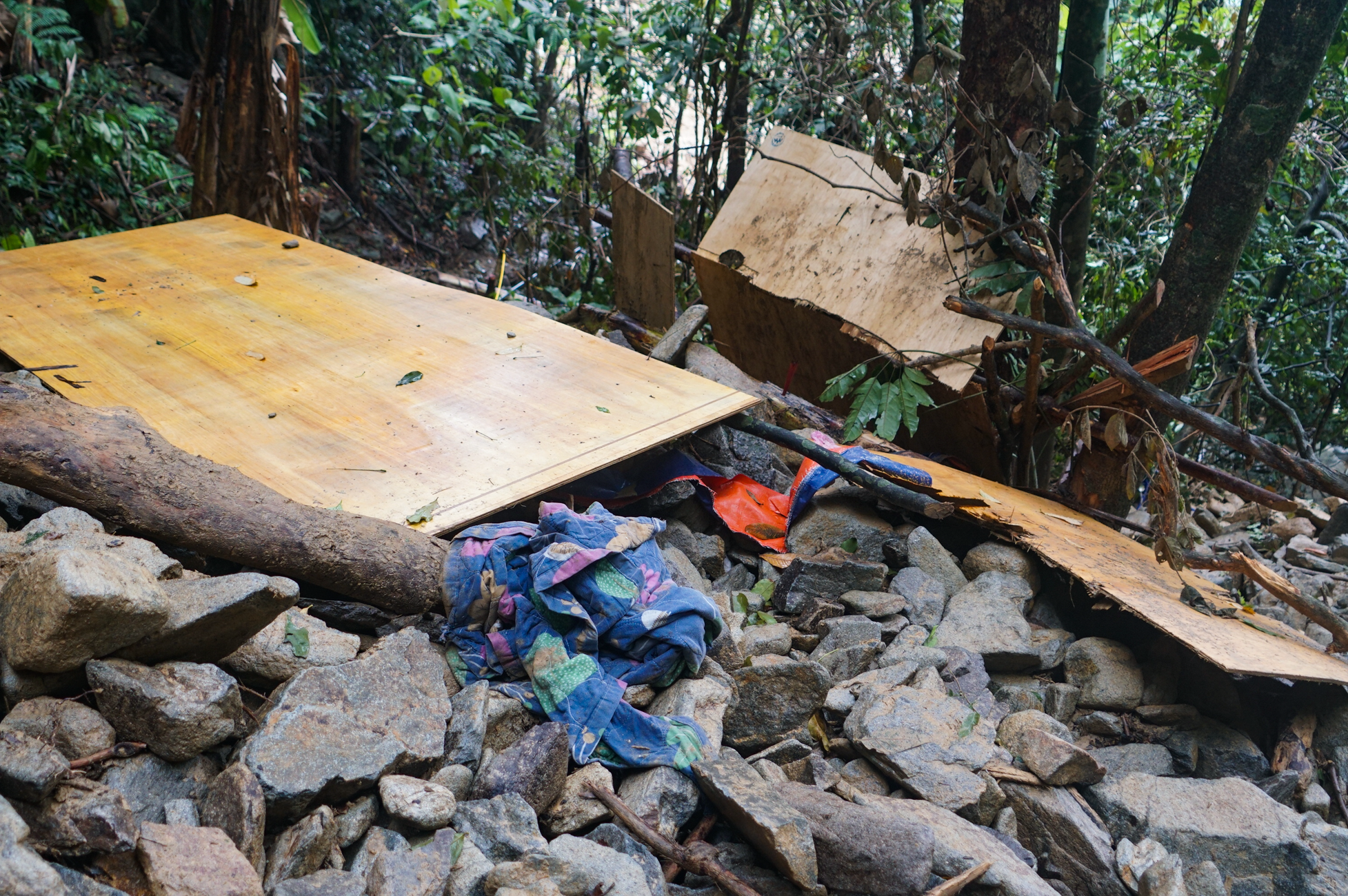 Hiện trường vụ sạt lở kinh hoàng khiến 3 người chết ở Hà Tĩnh - 10