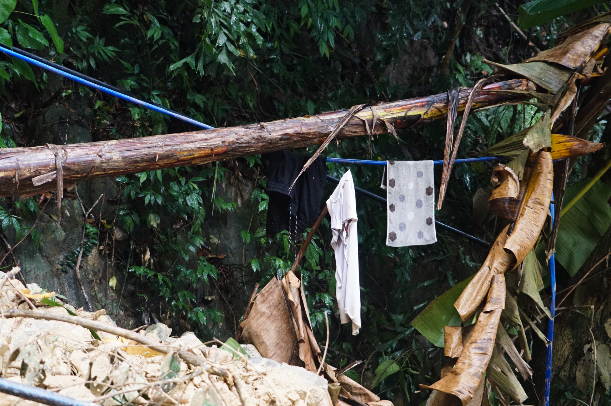 Hiện trường vụ sạt lở kinh hoàng khiến 3 người chết ở Hà Tĩnh - 11