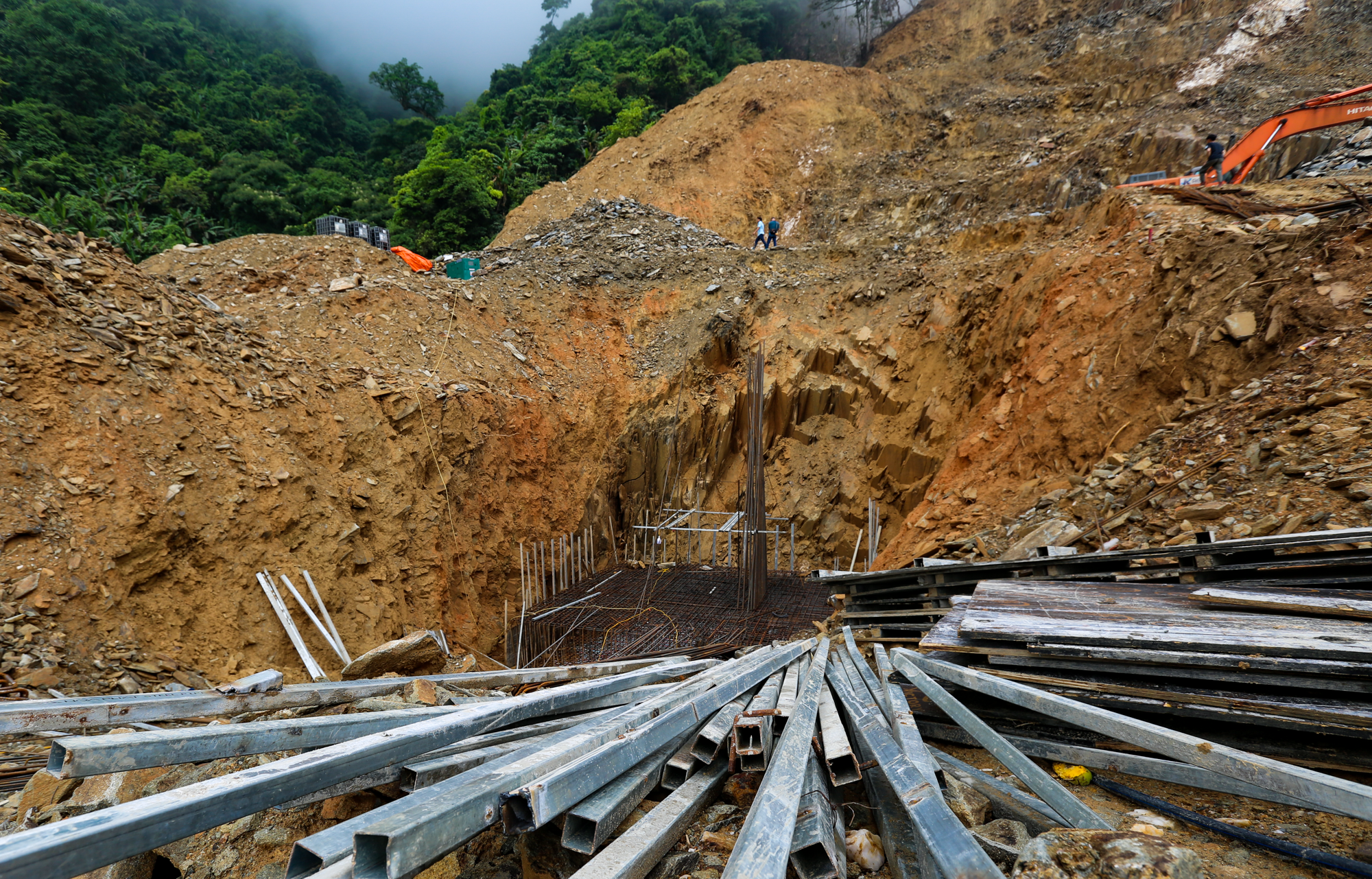 Hiện trường vụ sạt lở kinh hoàng khiến 3 người chết ở Hà Tĩnh - 2