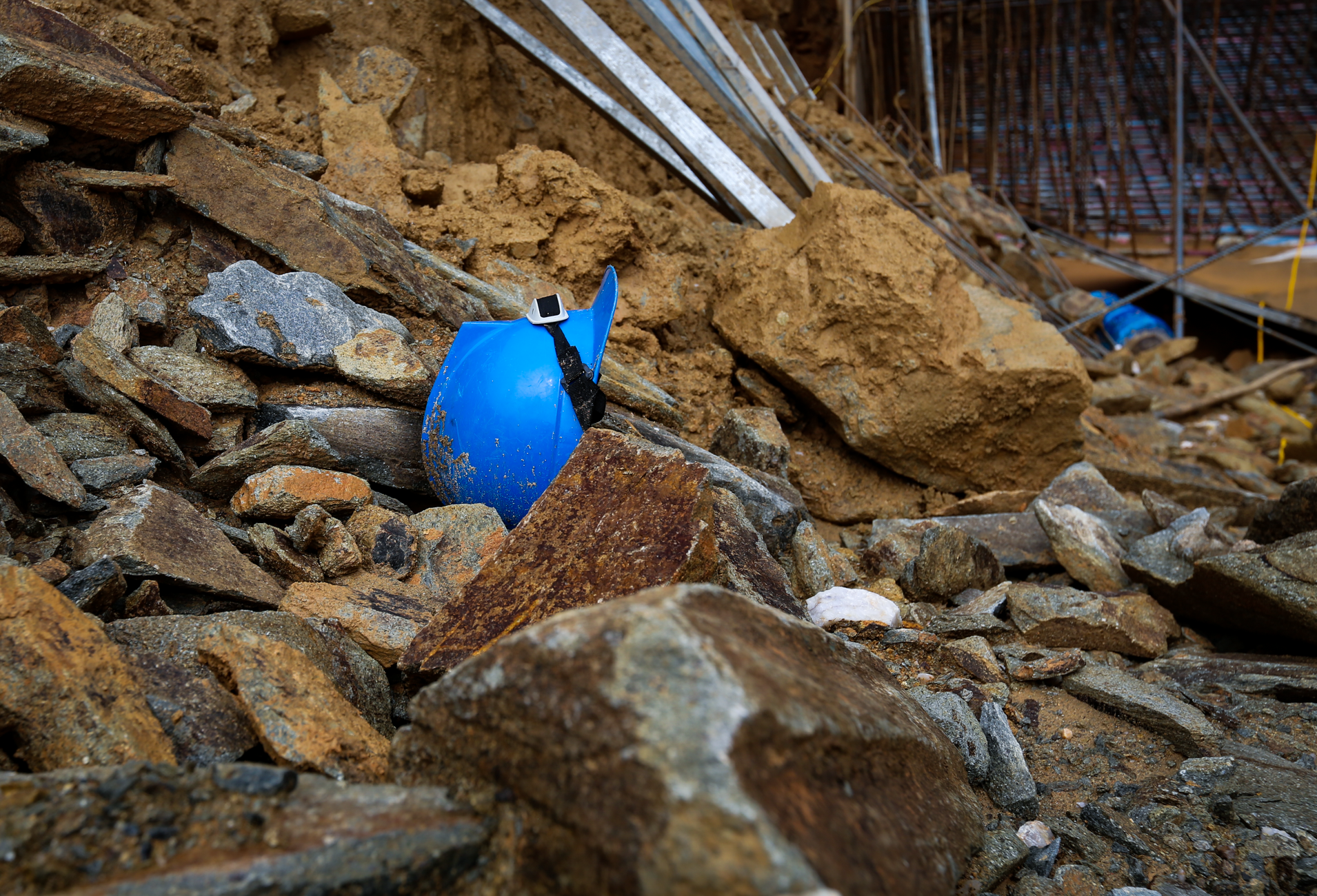 Hiện trường vụ sạt lở kinh hoàng khiến 3 người chết ở Hà Tĩnh - 8