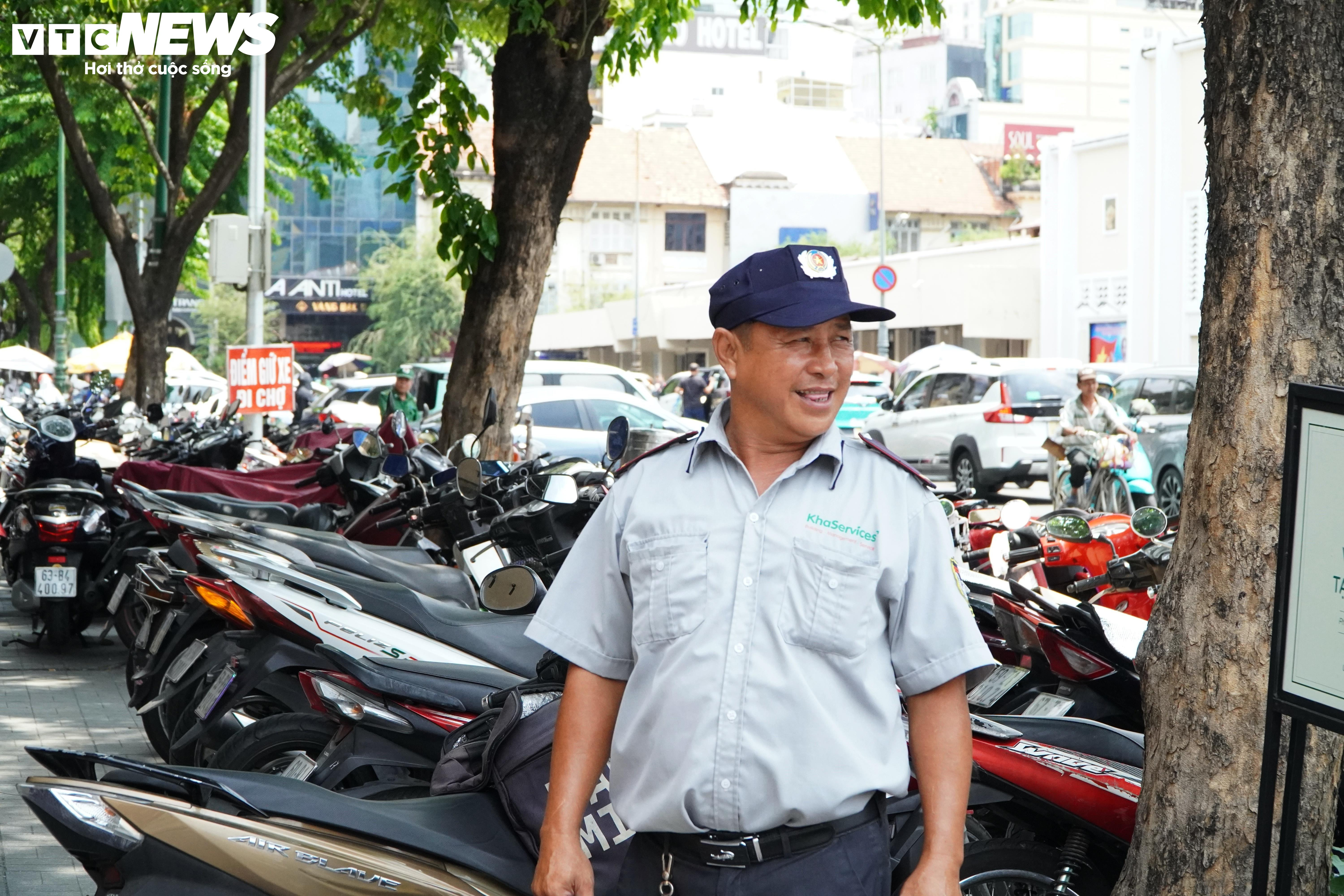 Cận cảnh 11 tuyến đường đầu tiên ở TP.HCM thí điểm thu phí vỉa hè - 6