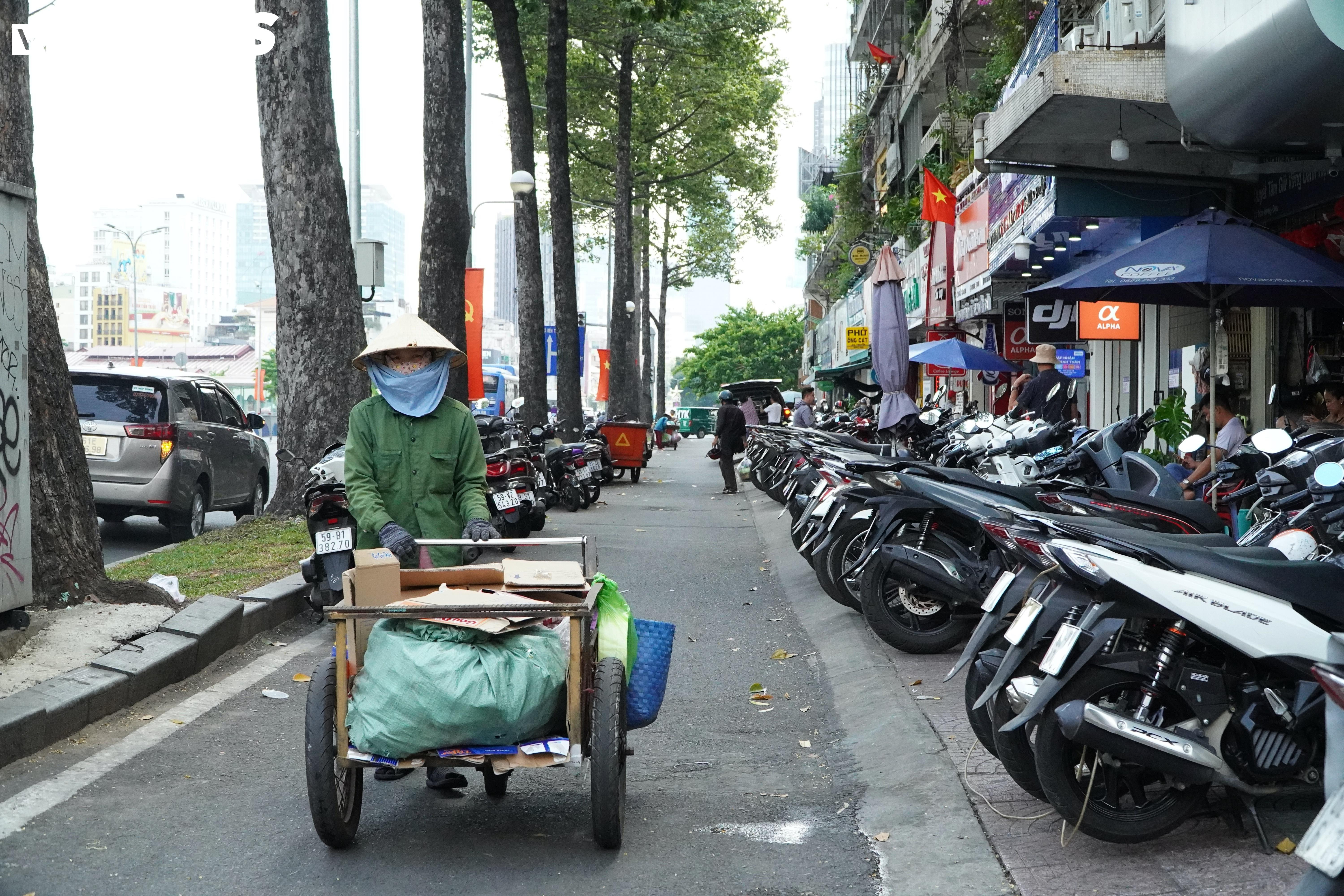 Cận cảnh 11 tuyến đường đầu tiên ở TP.HCM thí điểm thu phí vỉa hè - 3