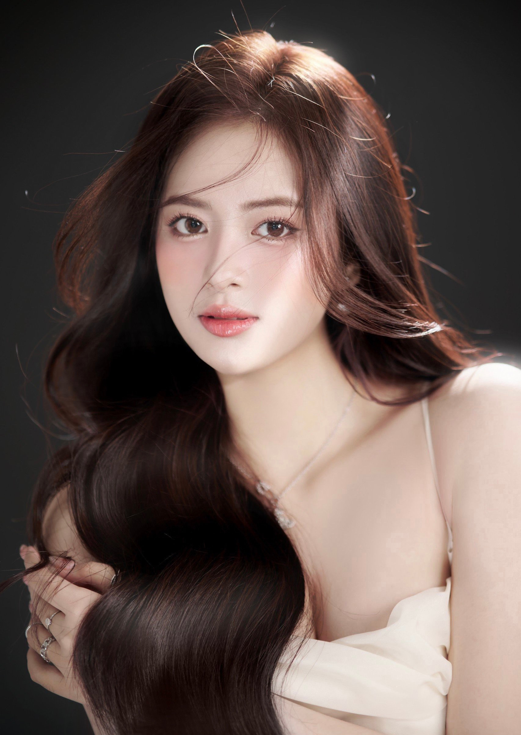 Cô gái từng được ví có nét đẹp giống Thúy Kiều gây sốt mạng, giờ ra sao? - 11