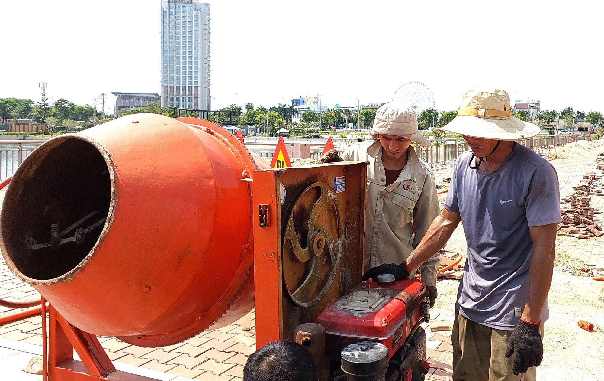 Người lao động nghèo oằn mình mưu sinh dưới trời nắng nóng như đổ lửa - 10