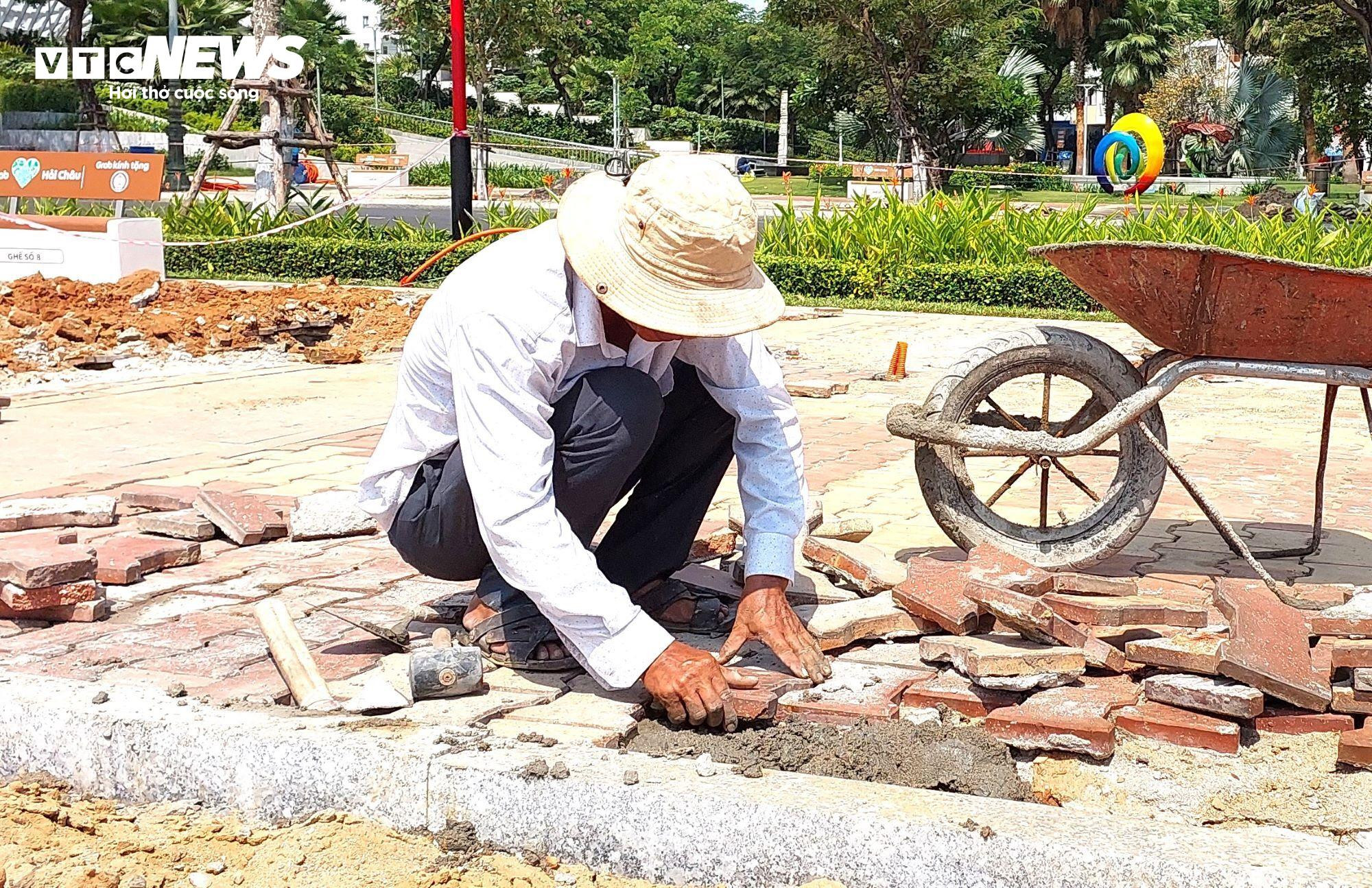 Người lao động nghèo oằn mình mưu sinh dưới trời nắng nóng như đổ lửa - 9