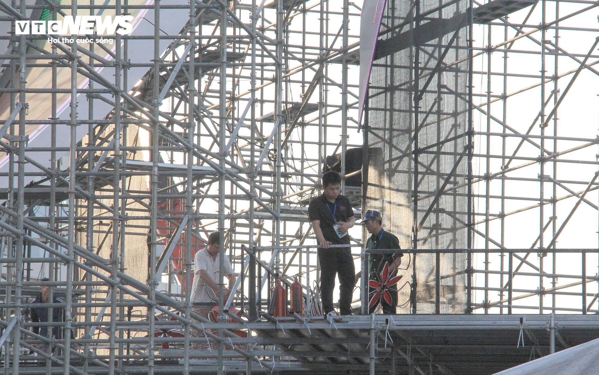 Sân khấu Lễ hội Hoa phượng đỏ có sức chứa 18.000 người ở Hải Phòng - 18